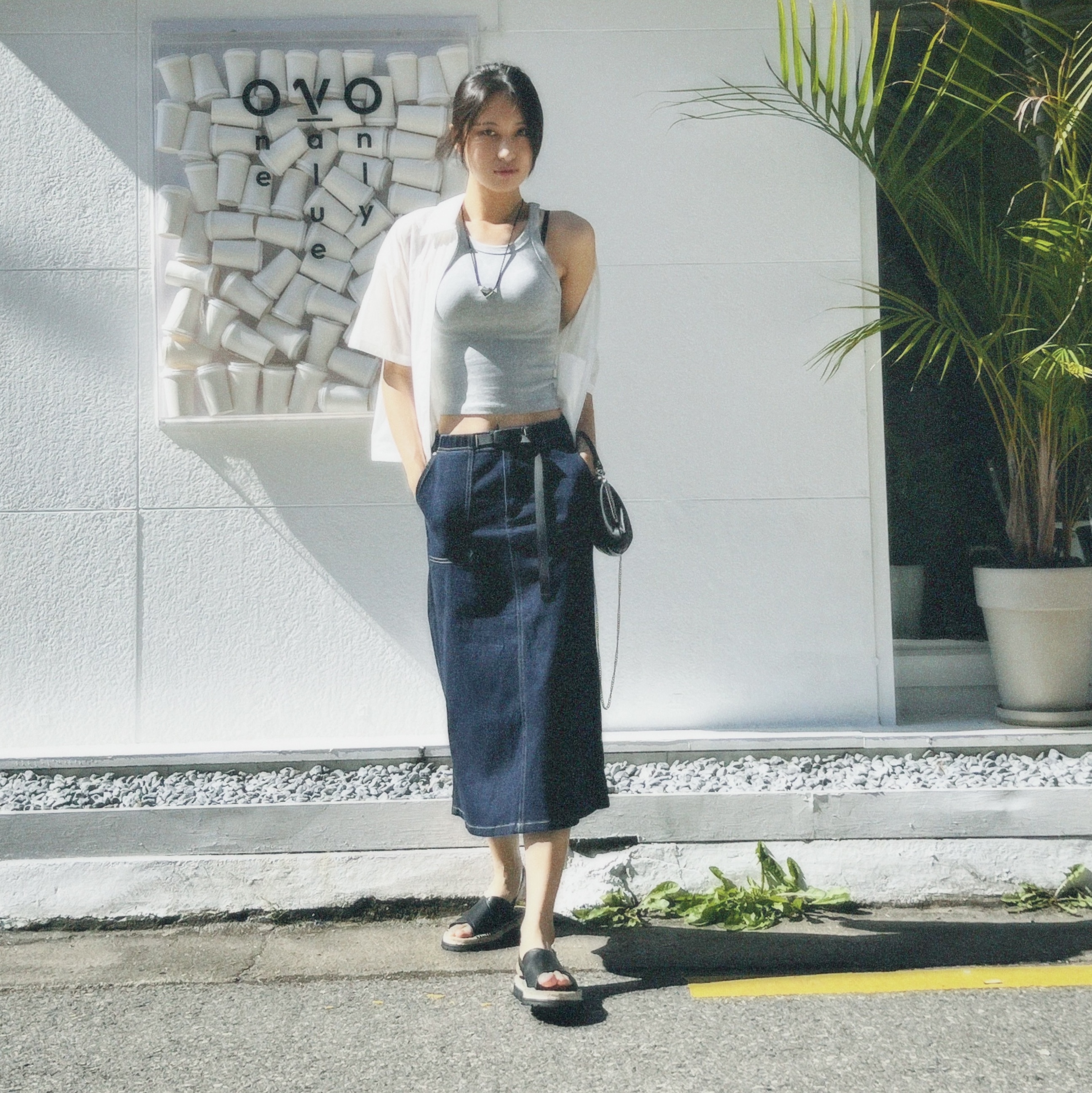 Vivienne Westwood Granny Frame Purse Black 착용 스타일 - 4