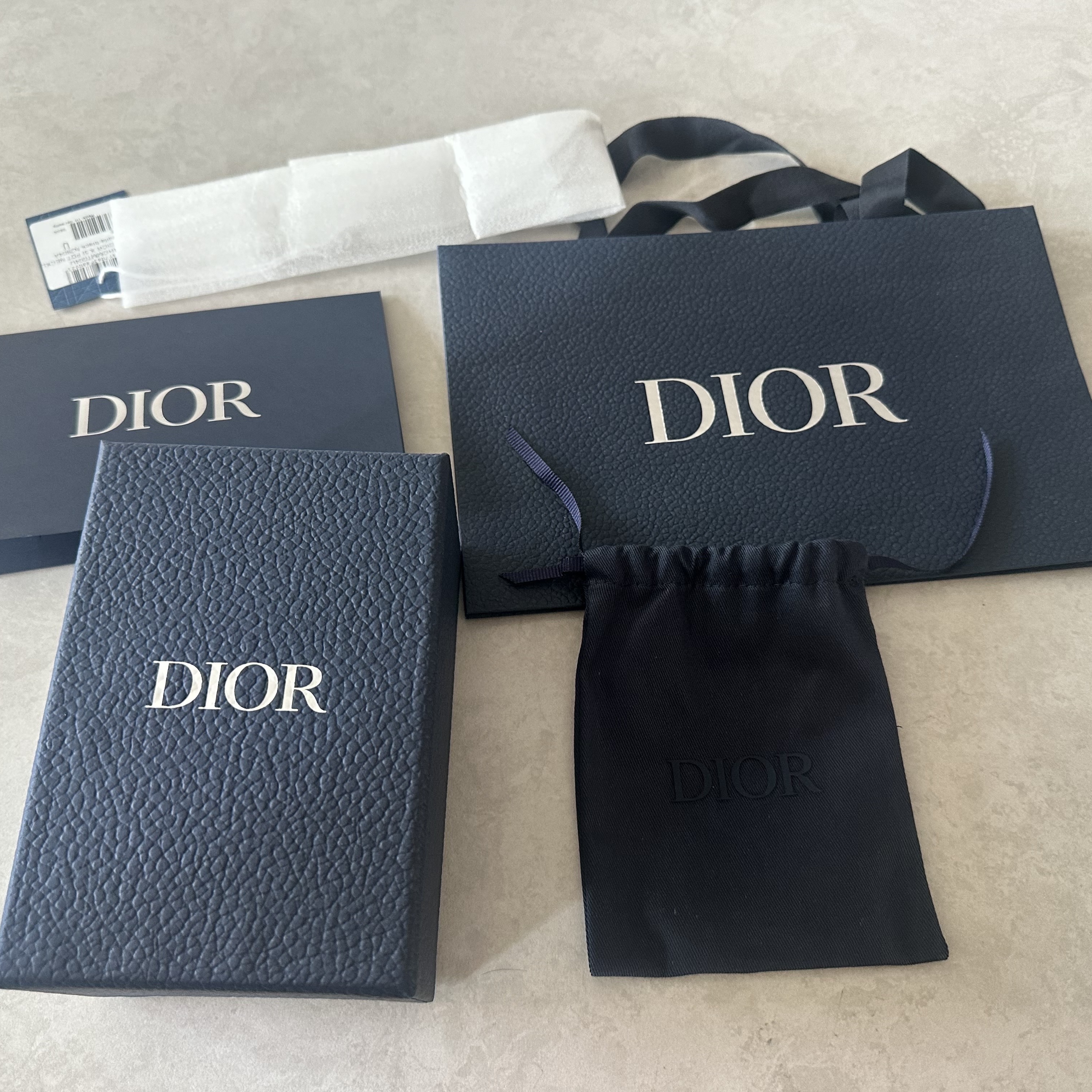 Dior x Stone Island Pendants Necklace Brass and Black Resin Silver-Finish 착용 스타일 - 3