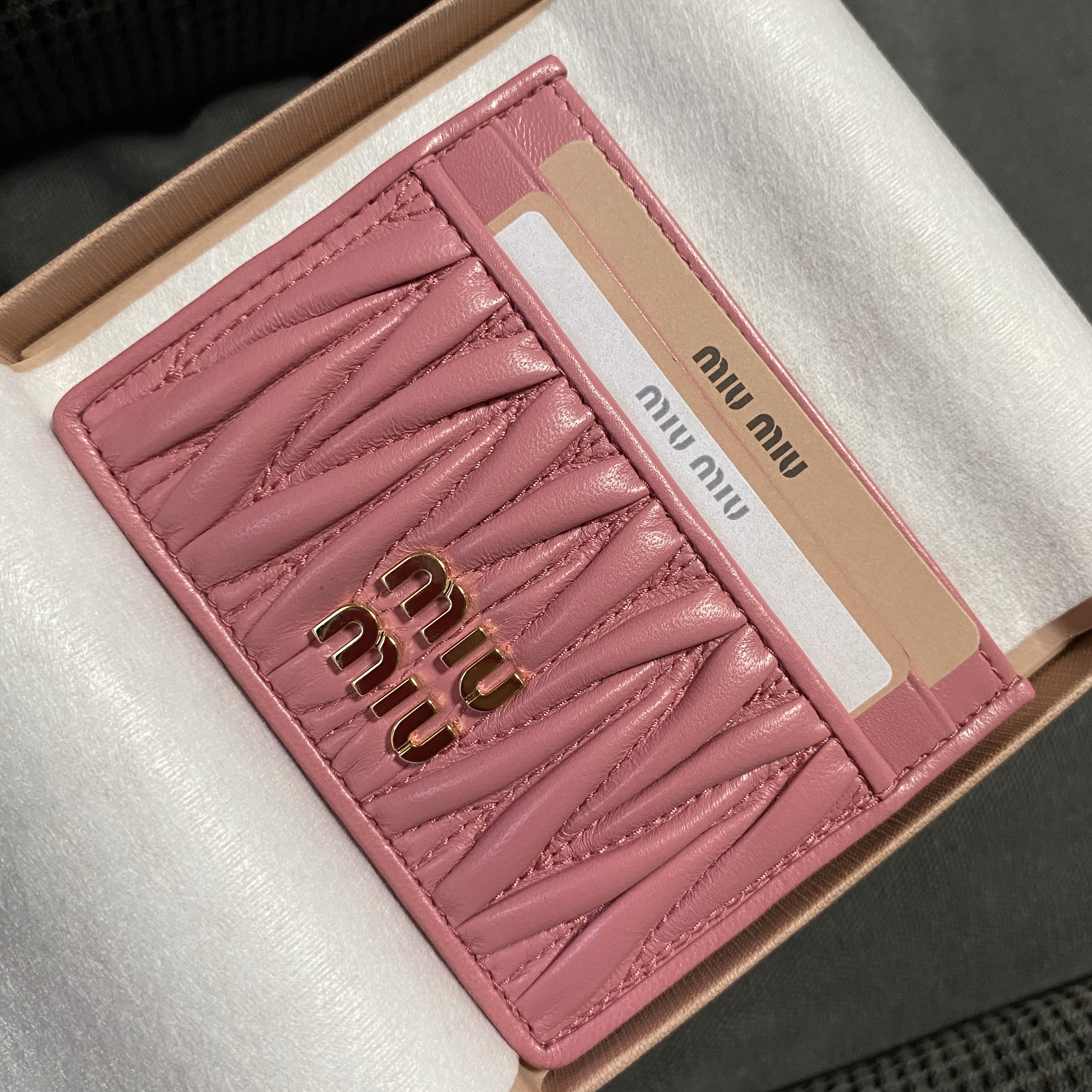 Miu Miu Matelasse Nappa Leather Card Holder Begonia Pink 착용 스타일