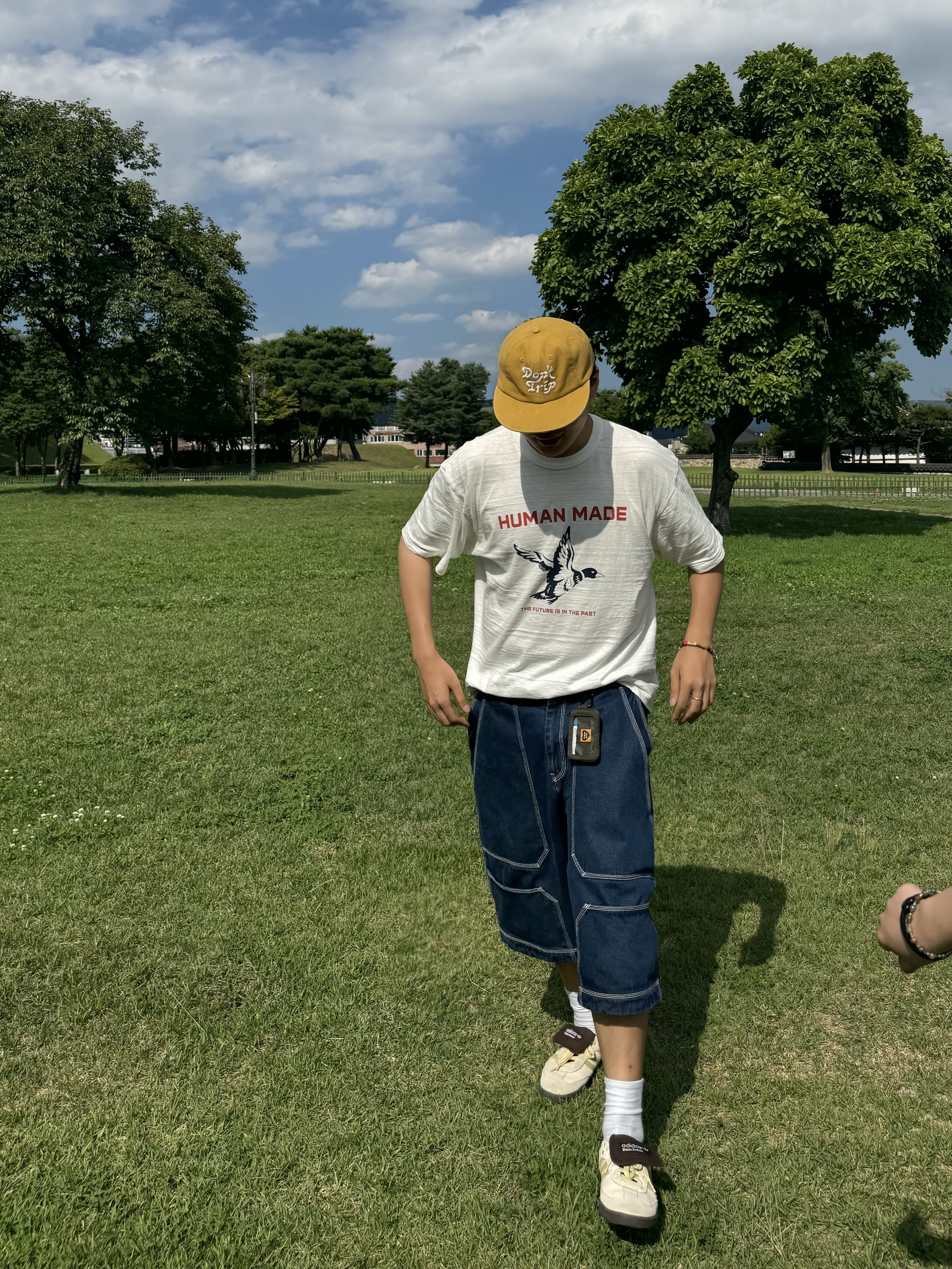 Human Made Graphic T-Shirt #19 White, Free & Easy Don't Trip Washed Hat Mustard 착용 스타일 - 6