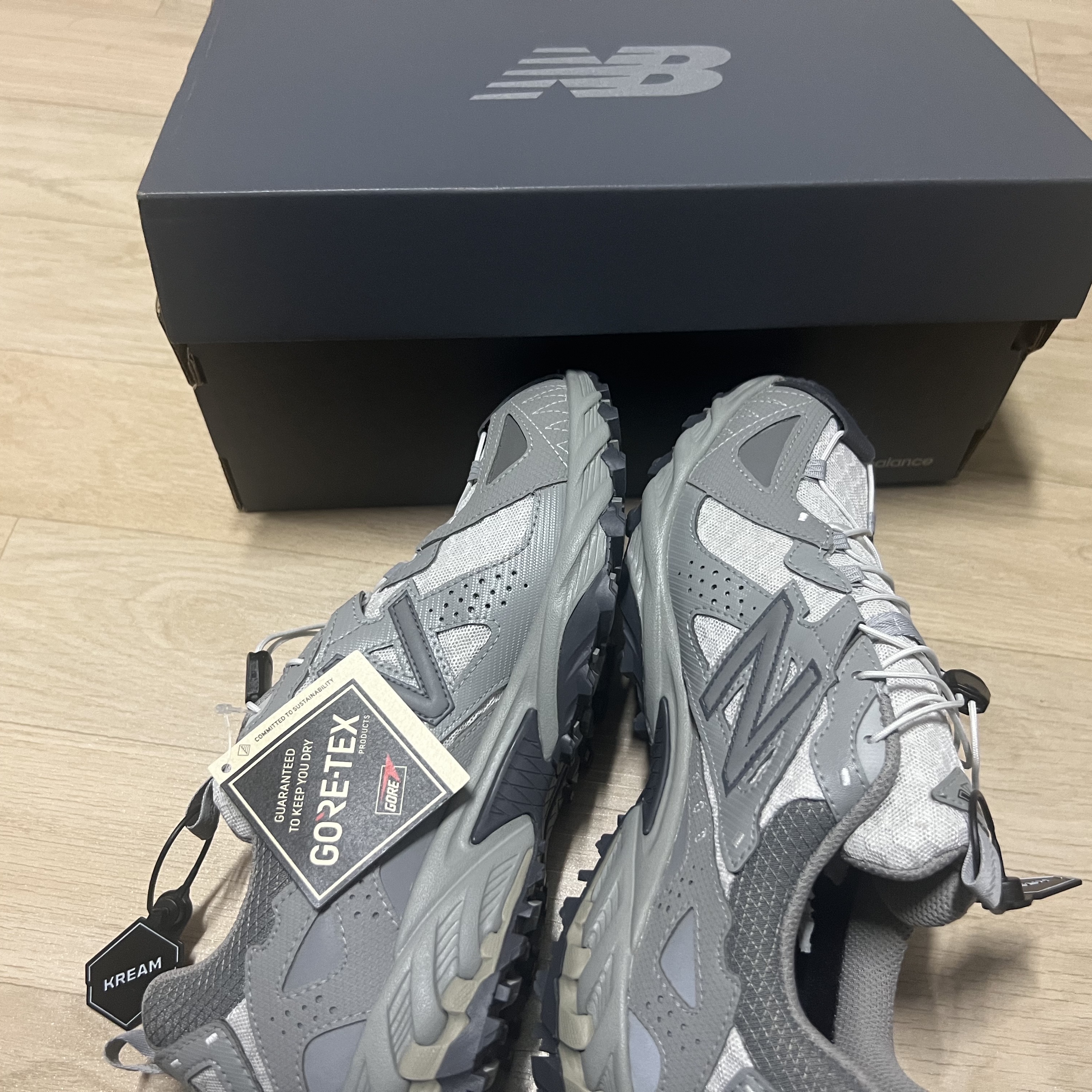 New Balance ML610Xv1 Team Away Grey 착용 스타일 - 2