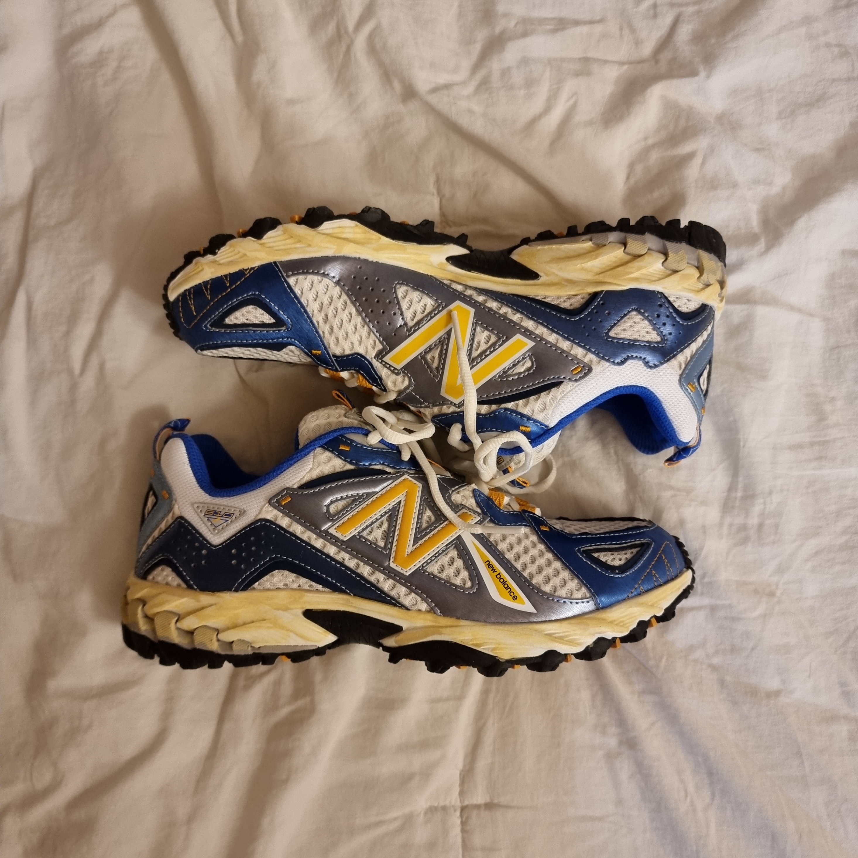 New Balance x Yeseyesee ML610 Atlantic Blue Varsity Gold 착용 스타일 - 1