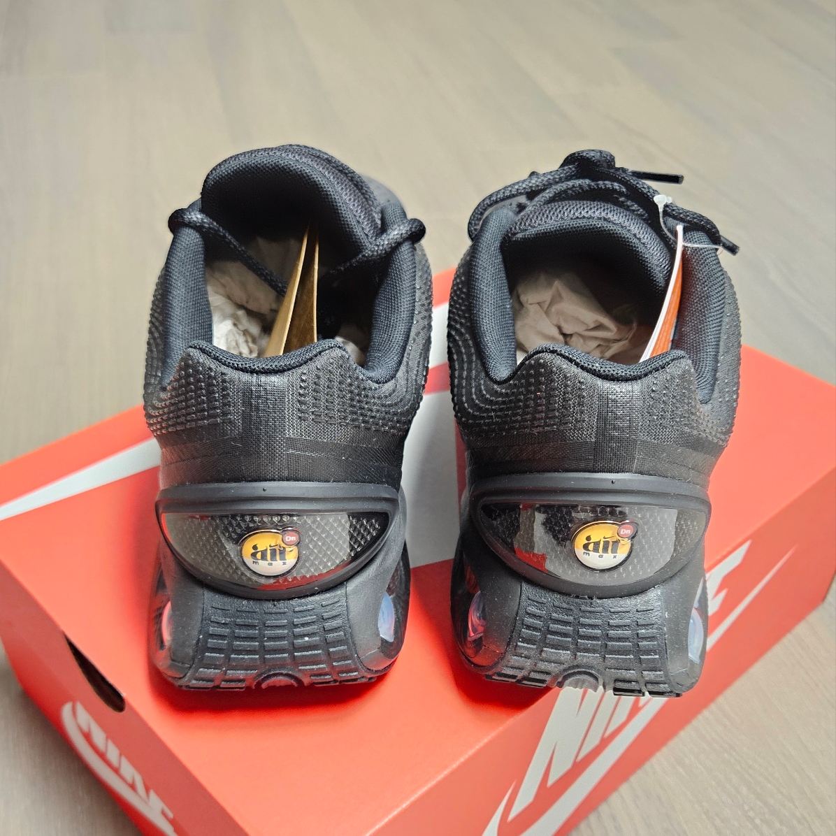 Nike Air Max Dn Black Grey 착용 스타일 - 4