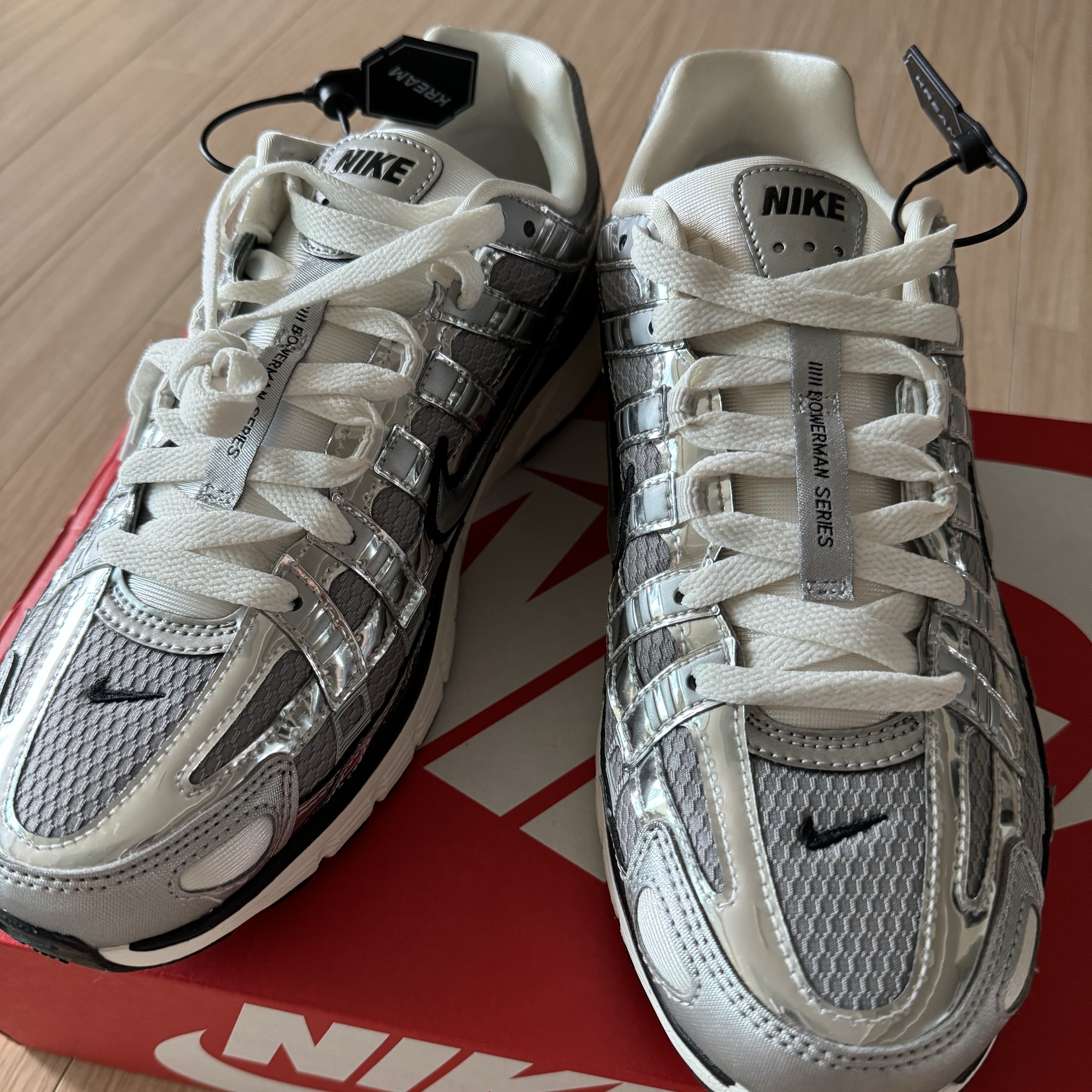 Nike P-6000 Metallic Silver 착용 스타일