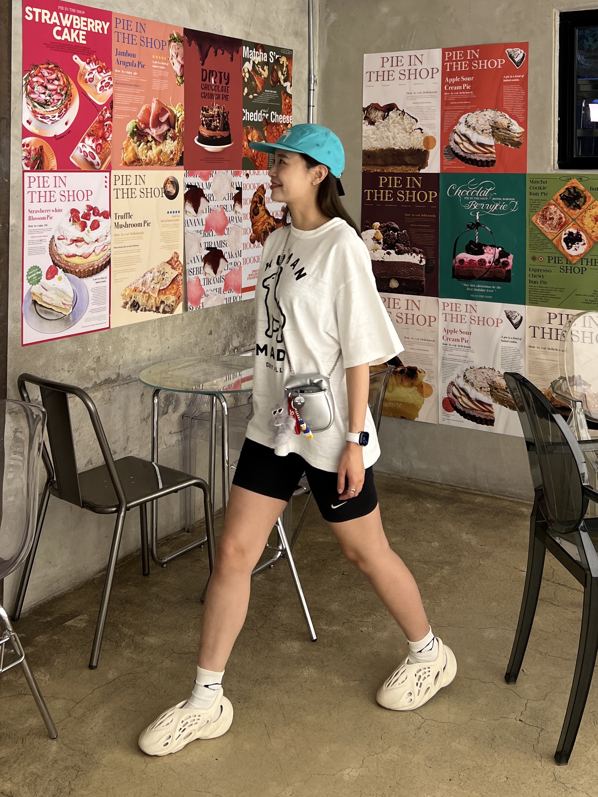Human Made Worksout 20th Anniversary Jindo Dog Graphic T-Shirt White, Adidas Yeezy Foam RNNR Sand 착용 스타일 - 8