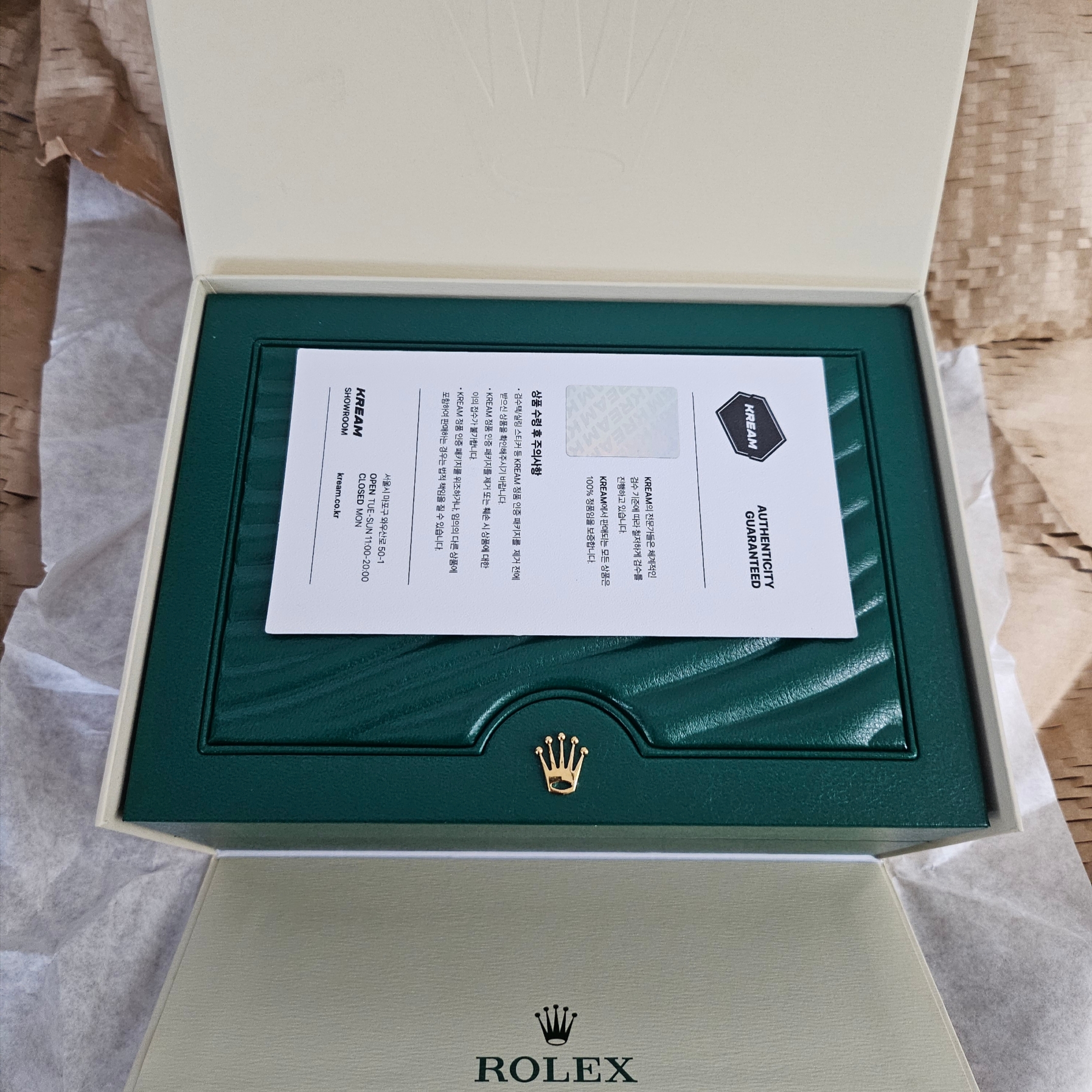 Rolex Datejust 36mm 126234 Bright Black Diamond-Set Jubilee 착용 스타일 - 5