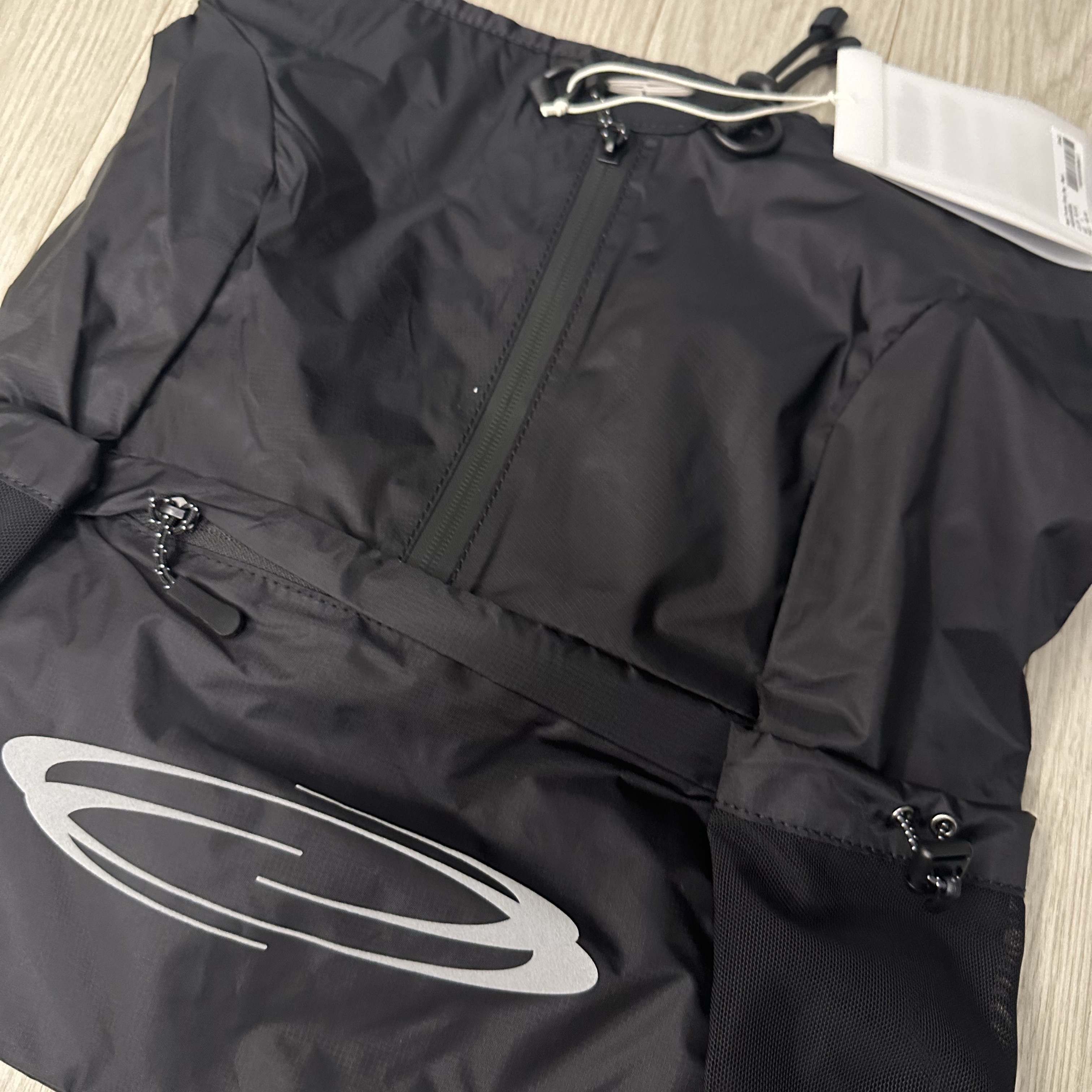 Opening Project Mesh Pocket String Bag Black 착용 스타일