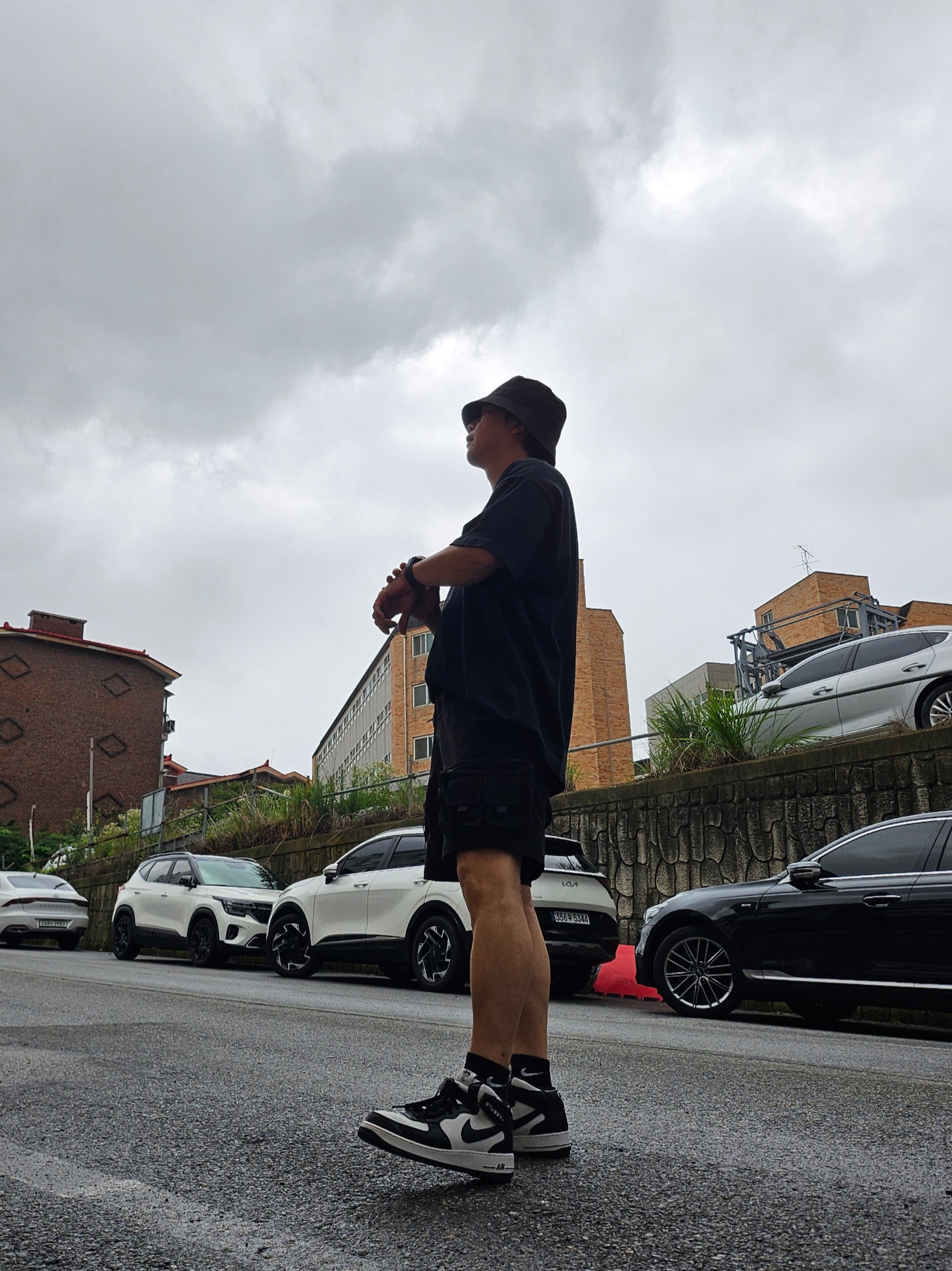 Nike x Stussy Air Force 1 '07 Mid SP Black and Light Bone, Nike ACG Cargo Shorts Black - Asia 착용 스타일 - 1