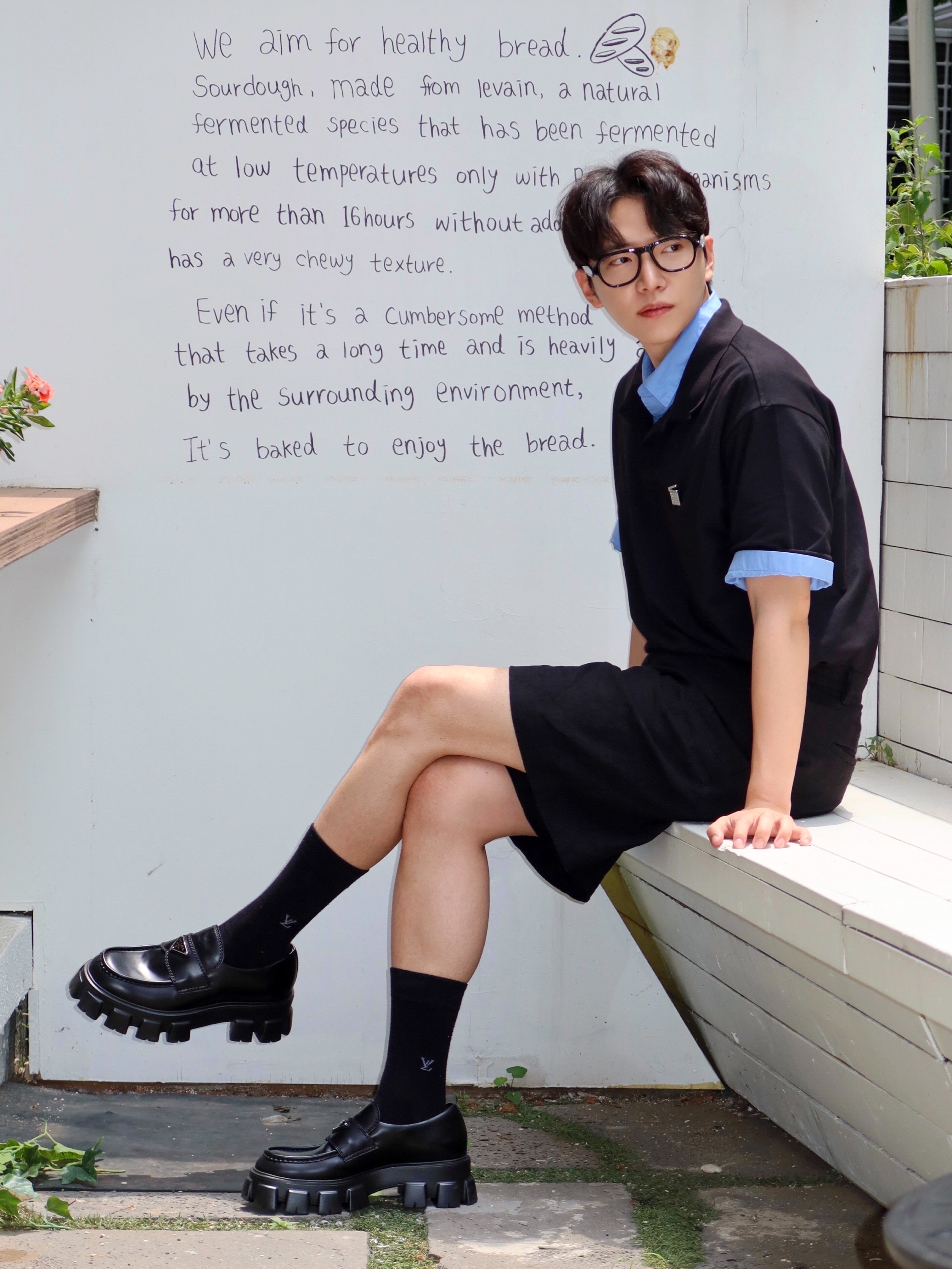 Prada Monolith Brushed Leather Loafers Black, Gentle Monster x Maison Margiela MM113 Black Clear 착용 스타일 - 2