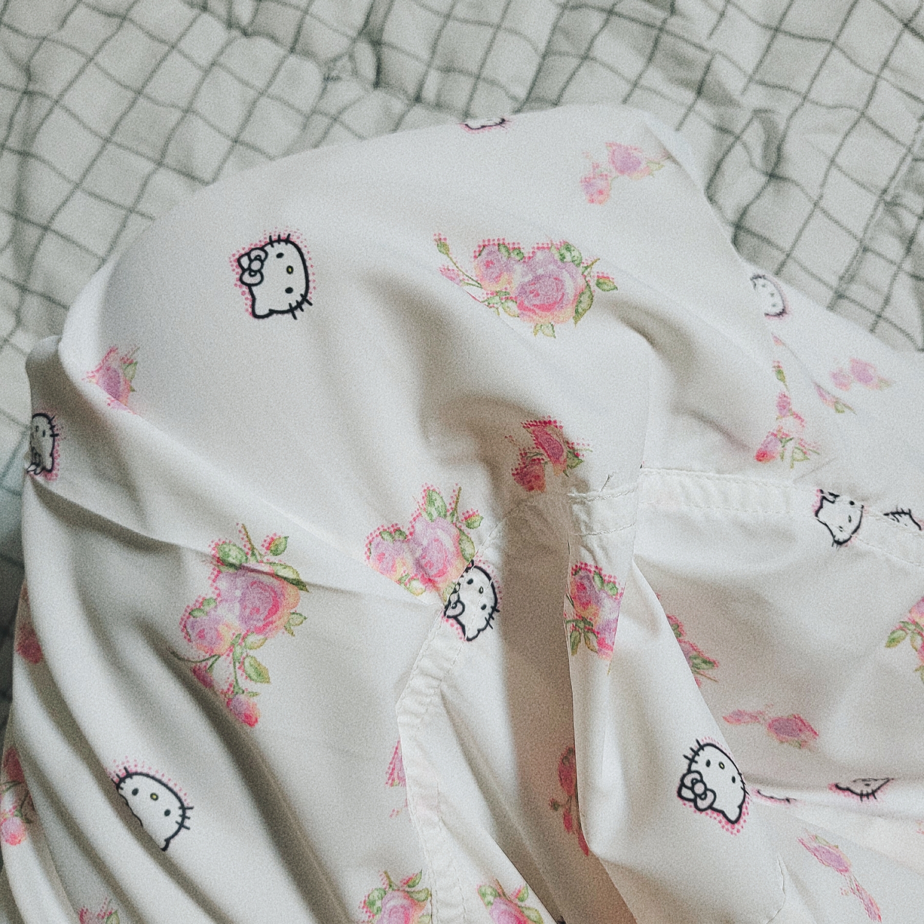 Open Yy x Hello Kitty Parachute Pants White 착용 스타일 - 2