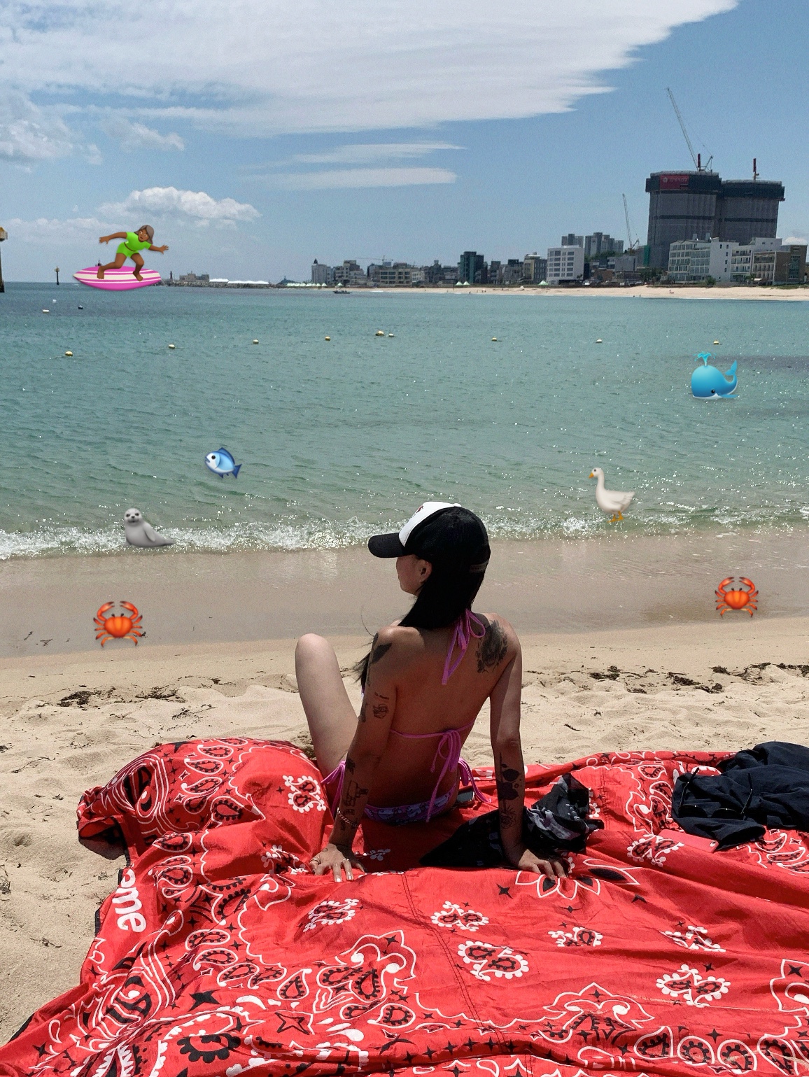 Supreme ENO Islander Nylon Blanket Red - 22SS, Open Yy x Hello Kitty Trucker Cap Black 착용 스타일