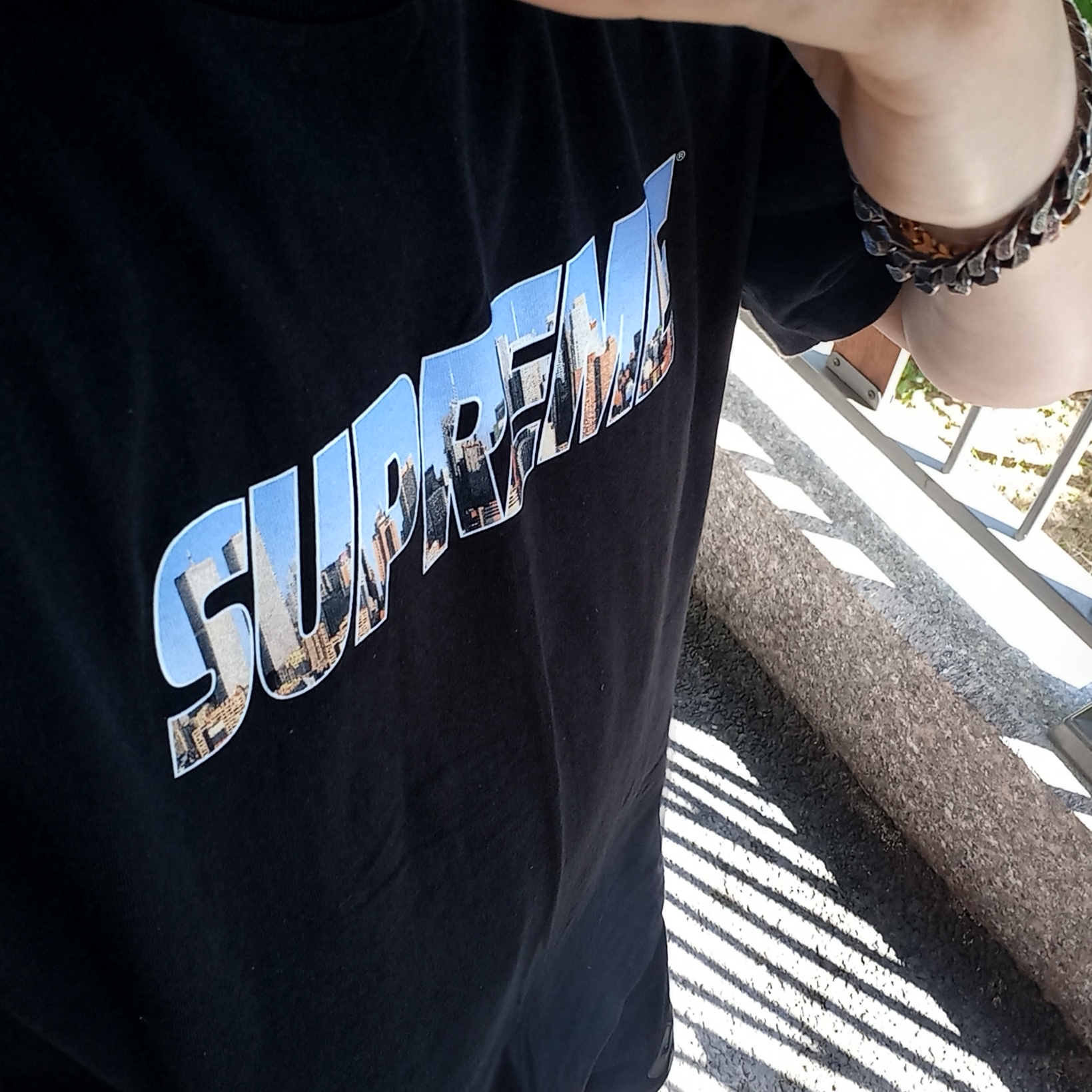 Supreme Gotham T-Shirt Black - 23FW, Gucci Interlocking G Chain Bracelet In Silver Silver 착용 스타일 - 1