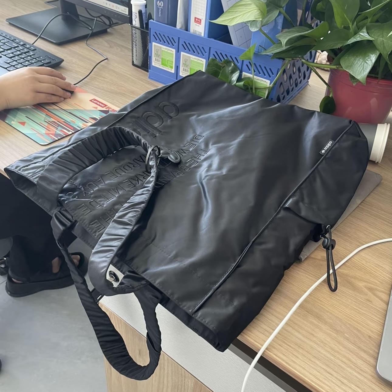 Adidas Originals Satin Shopper Bag Black 착용 스타일