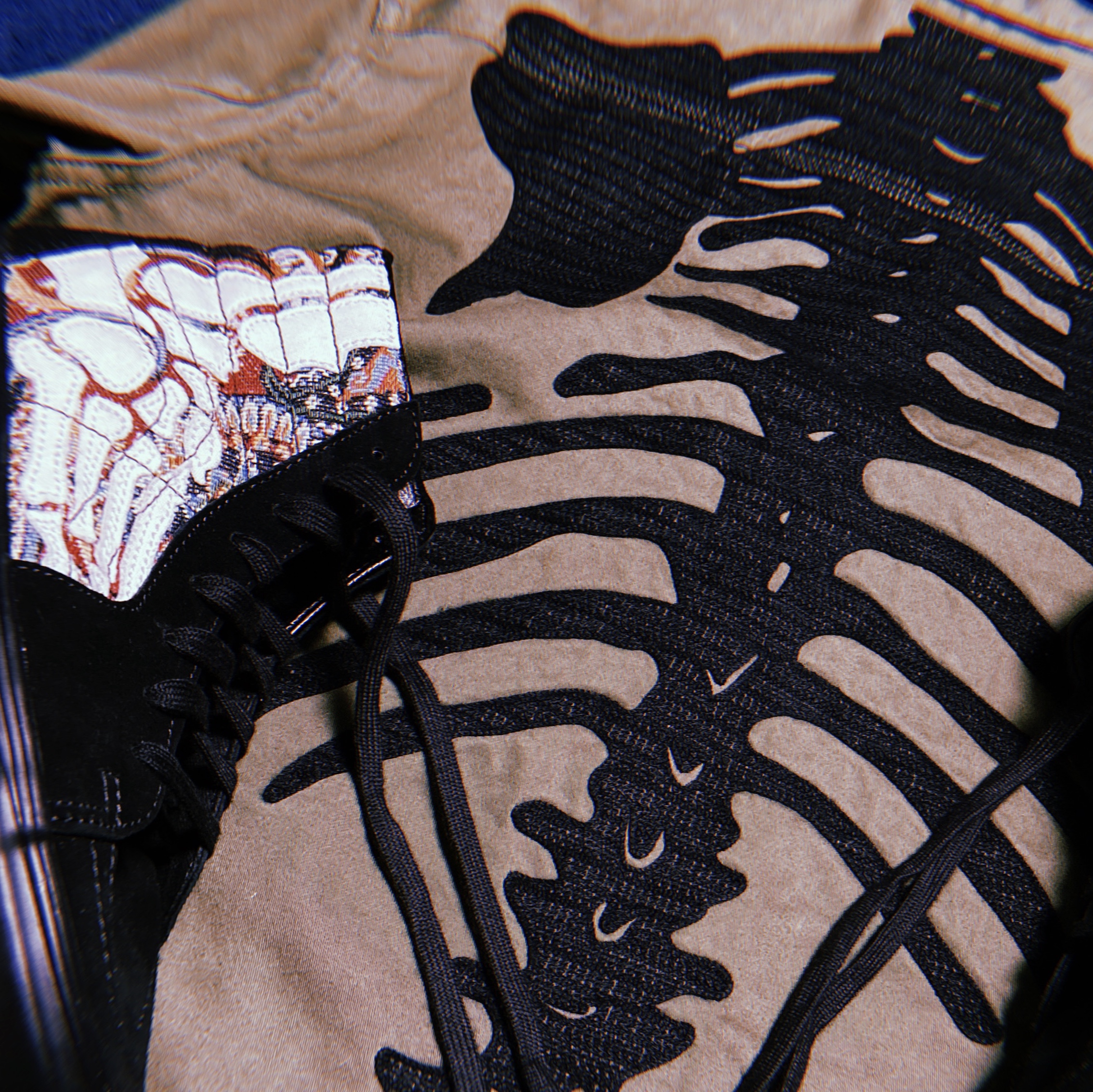 Vans Sk8-Hi Hazy Bones Black White, Kapital Vintage Satin Mexican Tuxedo Westerner Bone Jacket Mocha Beige 착용 스타일