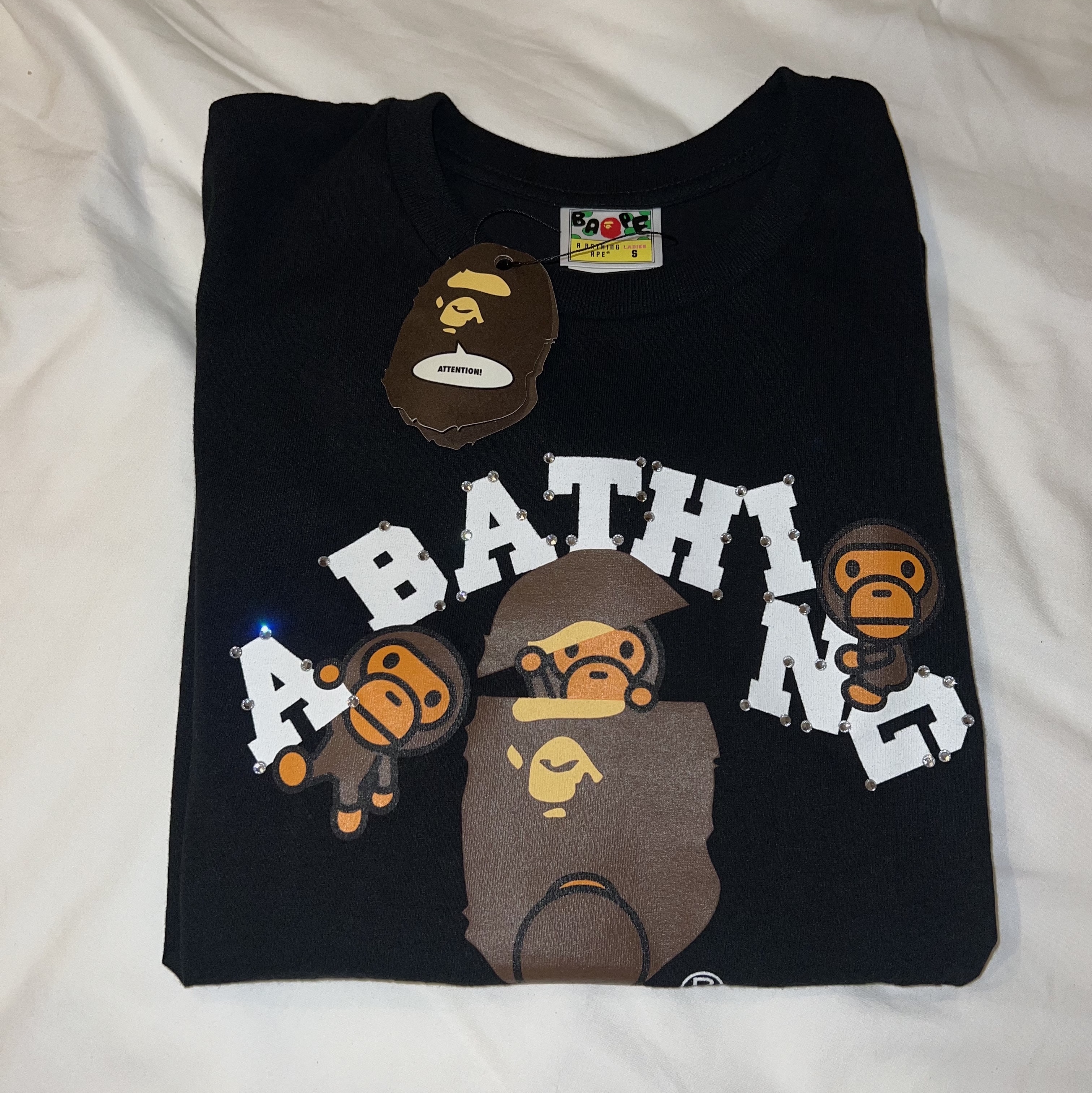 (W) BAPE Crystal Stone College Milo T-Shirt Black Clear 착용 스타일