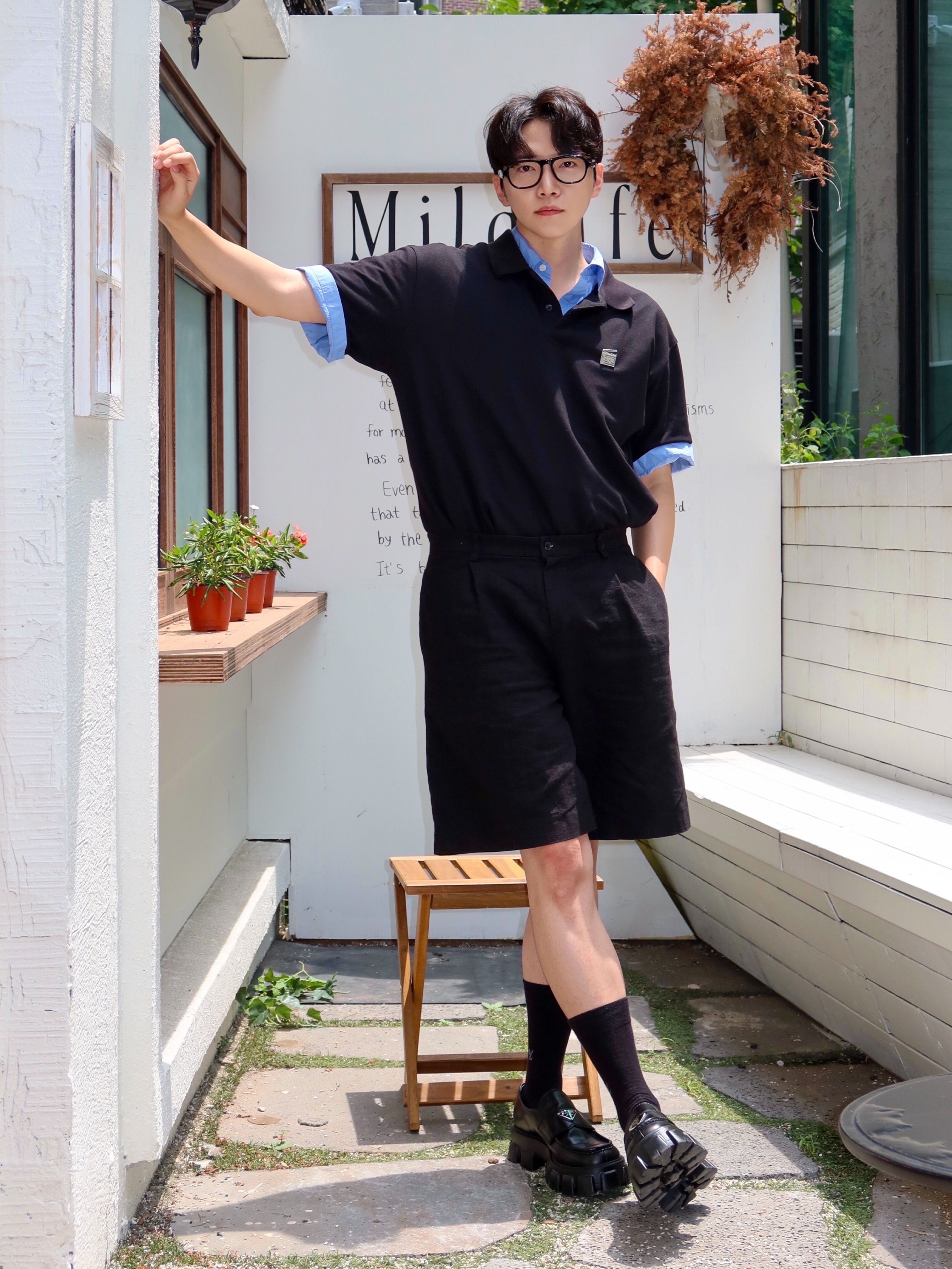 Prada Monolith Brushed Leather Loafers Black, Gentle Monster x Maison Margiela MM113 Black Clear 착용 스타일 - 1