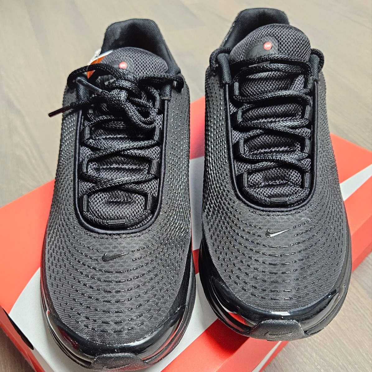Nike Air Max Dn Black Grey 착용 스타일 - 2