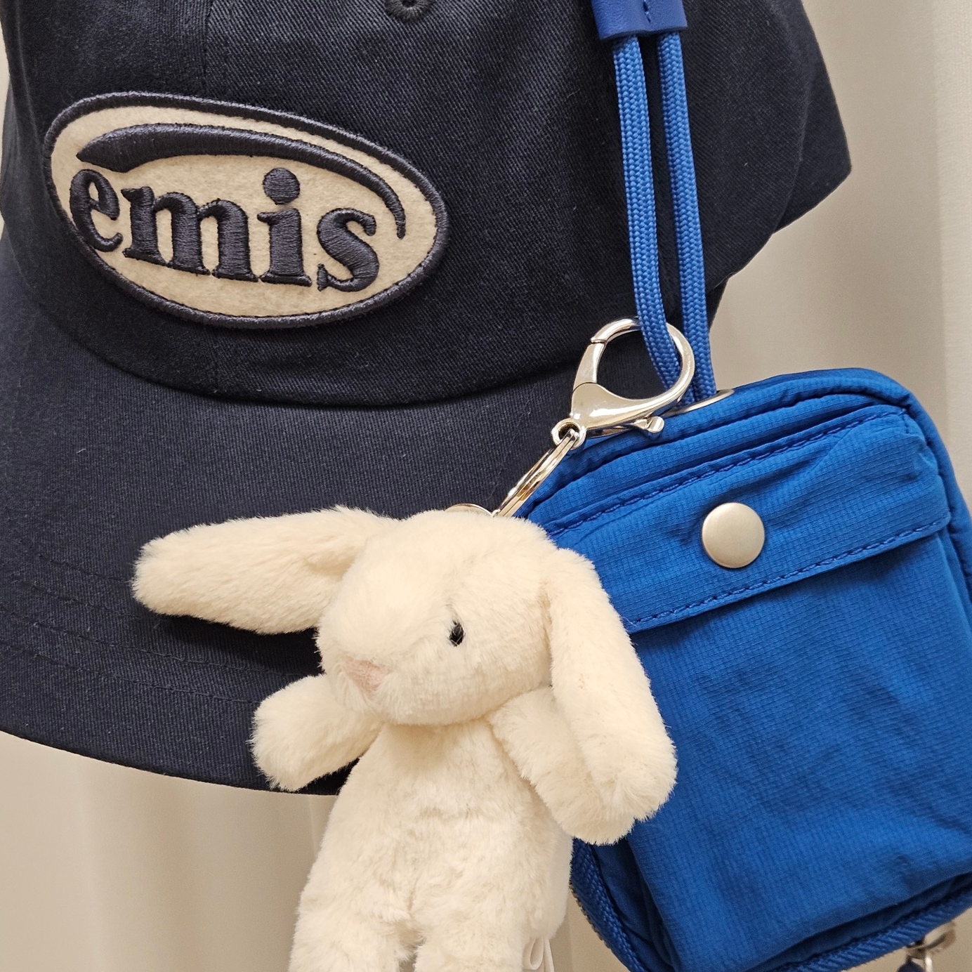 COS Mini Crossbody Pouch Nylon Blue, Emis Tone On Tone Wappen Ball Cap Navy 착용 스타일