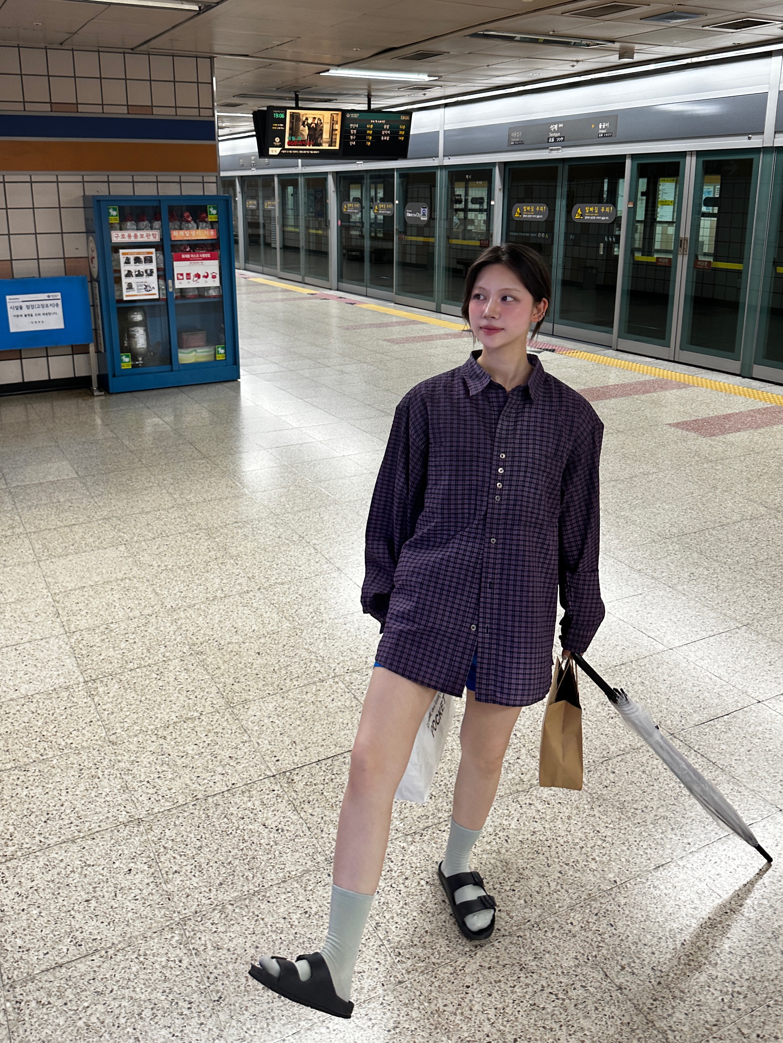 (W) Adidas Firebird Shorts Blue Bird - KR Sizing, Birkenstock Arizona Essentials Eva Black - Narrow 착용 스타일 - 2