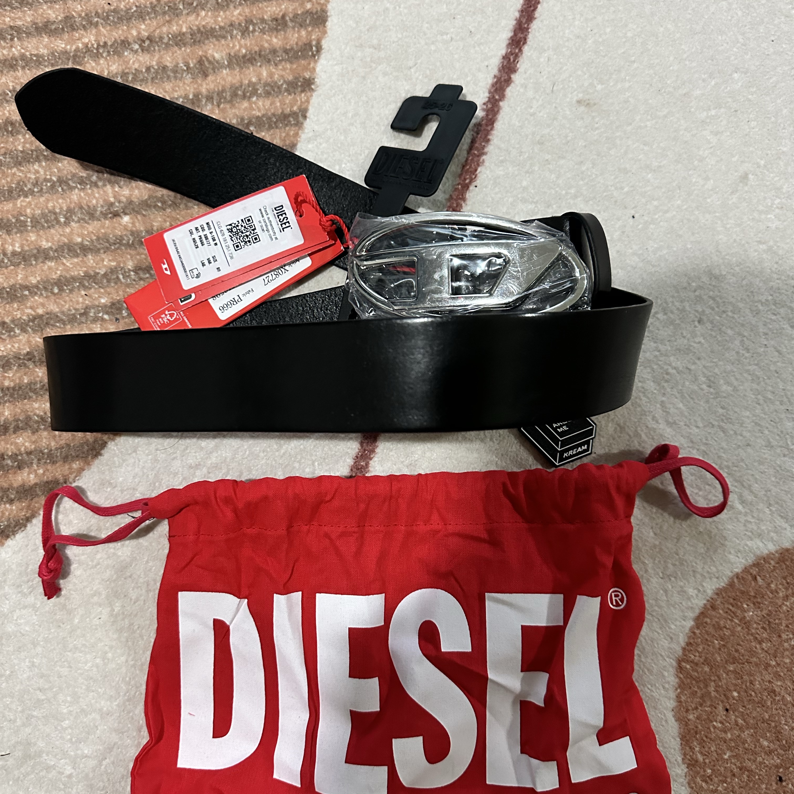 Diesel B-1DR W Leather Belt with D Buckle Black 착용 스타일