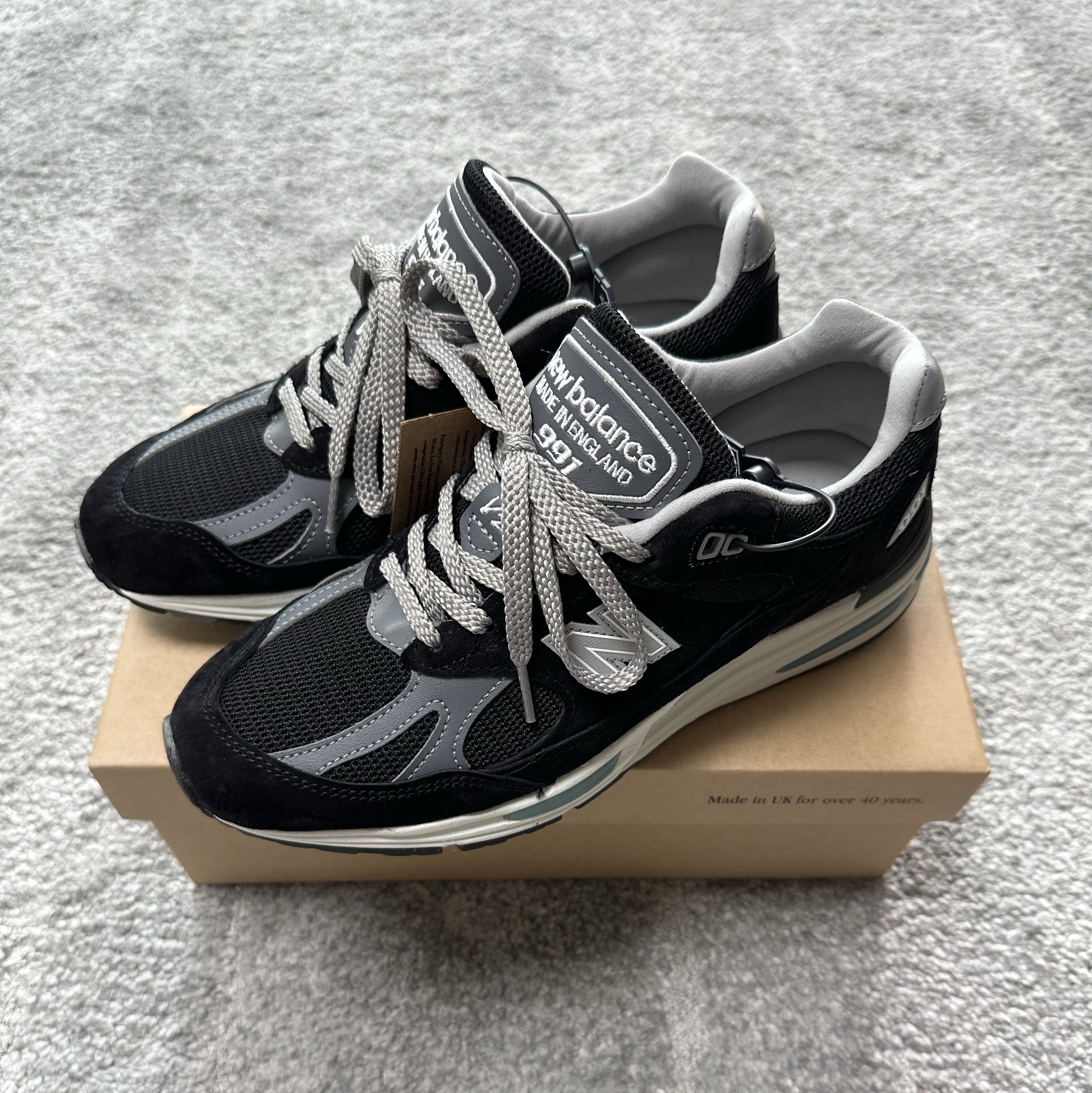 New Balance 991v2 Made in UK Black 착용 스타일 - 1
