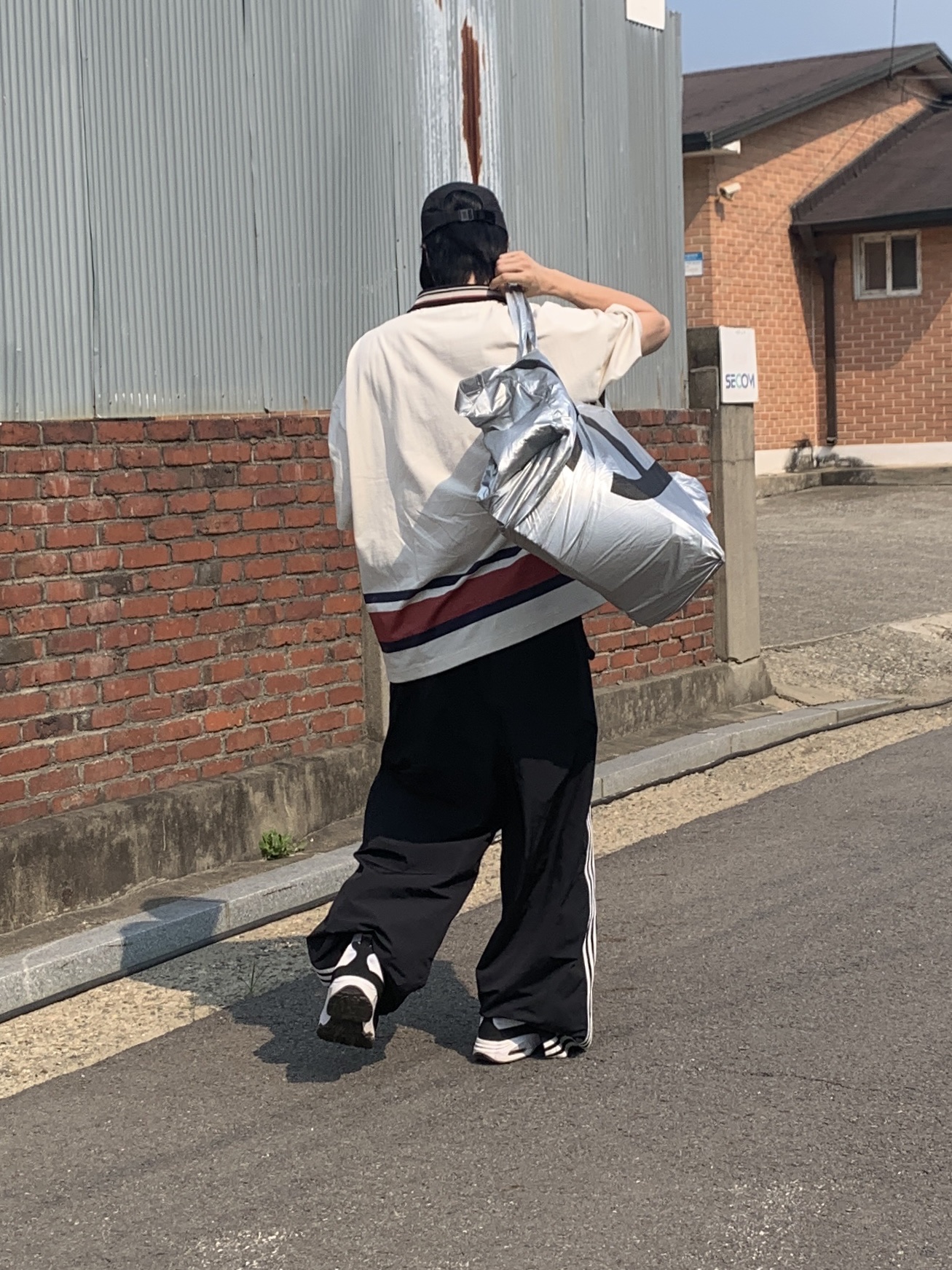 Nike x Comme des Garcons Homme Plus Air Max Sunder SP White Black, Balenciaga x Adidas Tracksuit Trousers Black 착용 스타일 - 2