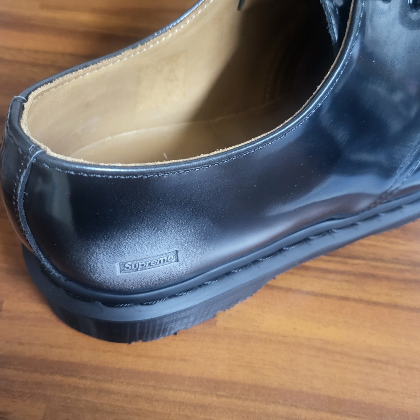 Dr. Martens x Supreme 1461 Gray Silver 착용 스타일