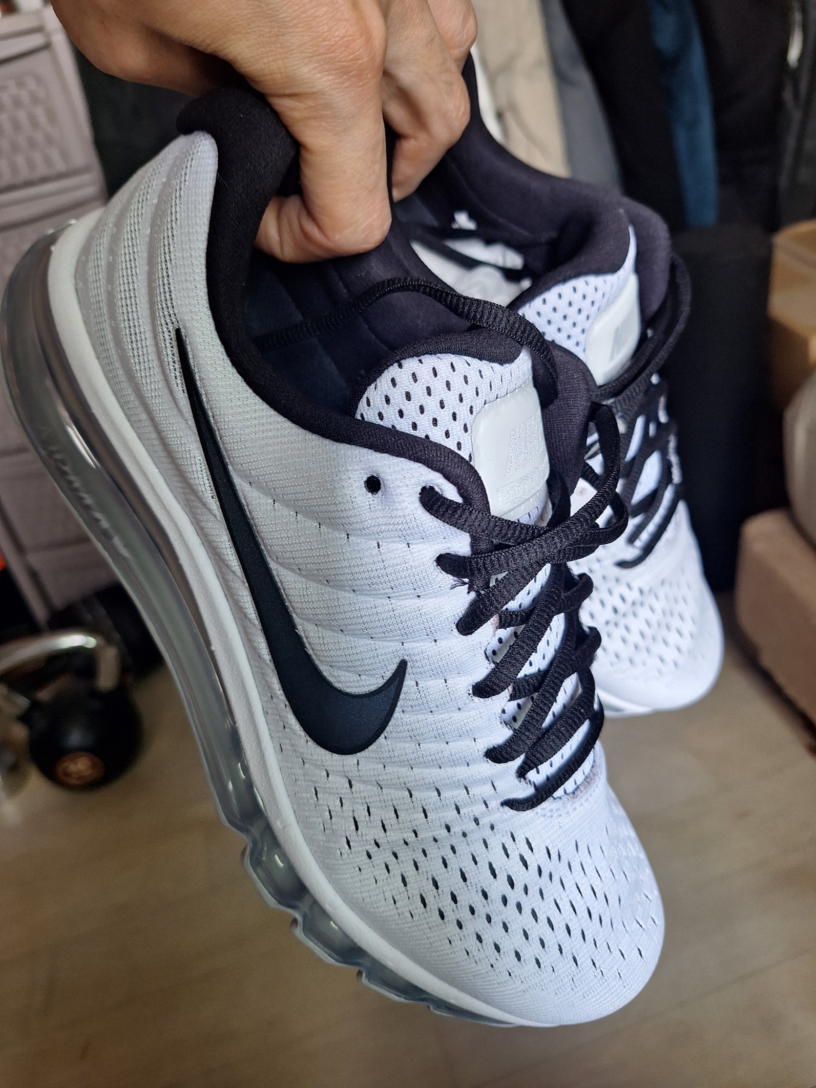 Nike Air Max 2017 White Black 착용 스타일