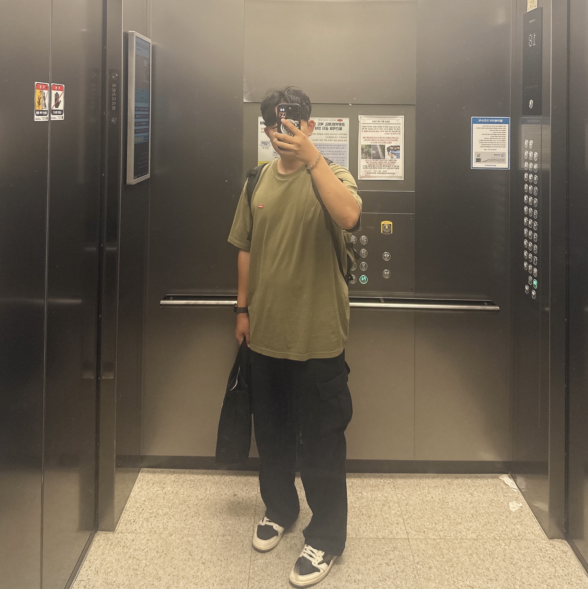 (W) Jordan 1 x Travis Scott Retro Low OG SP Medium Olive, Supreme Small Box T-Shirt Dusty Olive - 24SS 착용 스타일