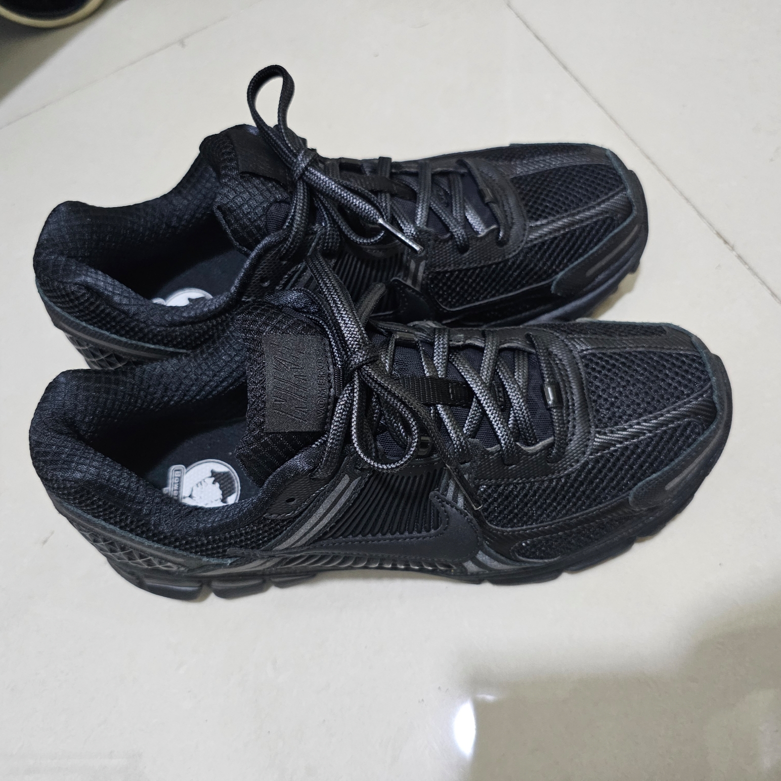 Nike Zoom Vomero 5 SP Black 착용 스타일