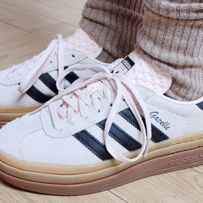(W) Adidas Gazelle Bold Wonder Quartz Core Black 착용 스타일