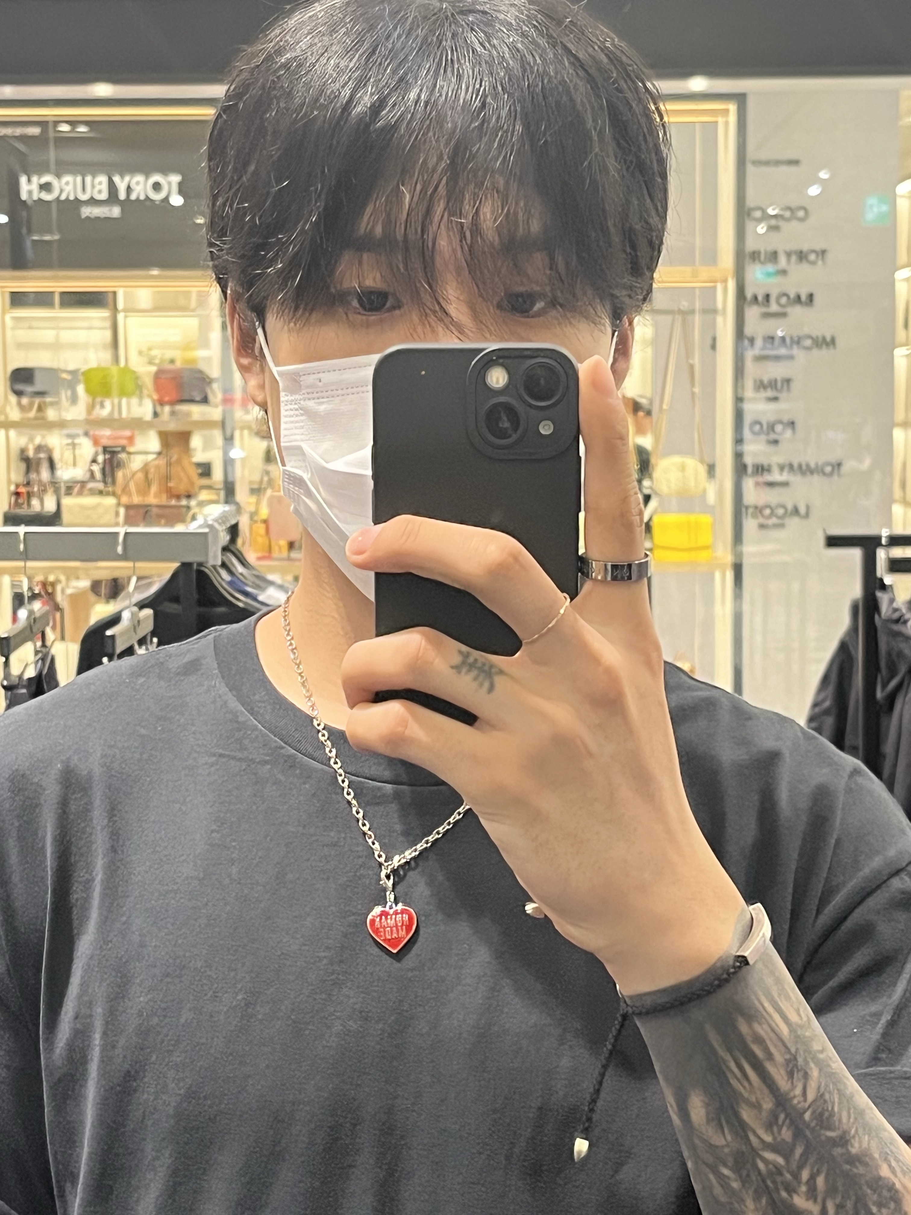 Human Made Five Heart Necklace Silver 착용 스타일 - 1