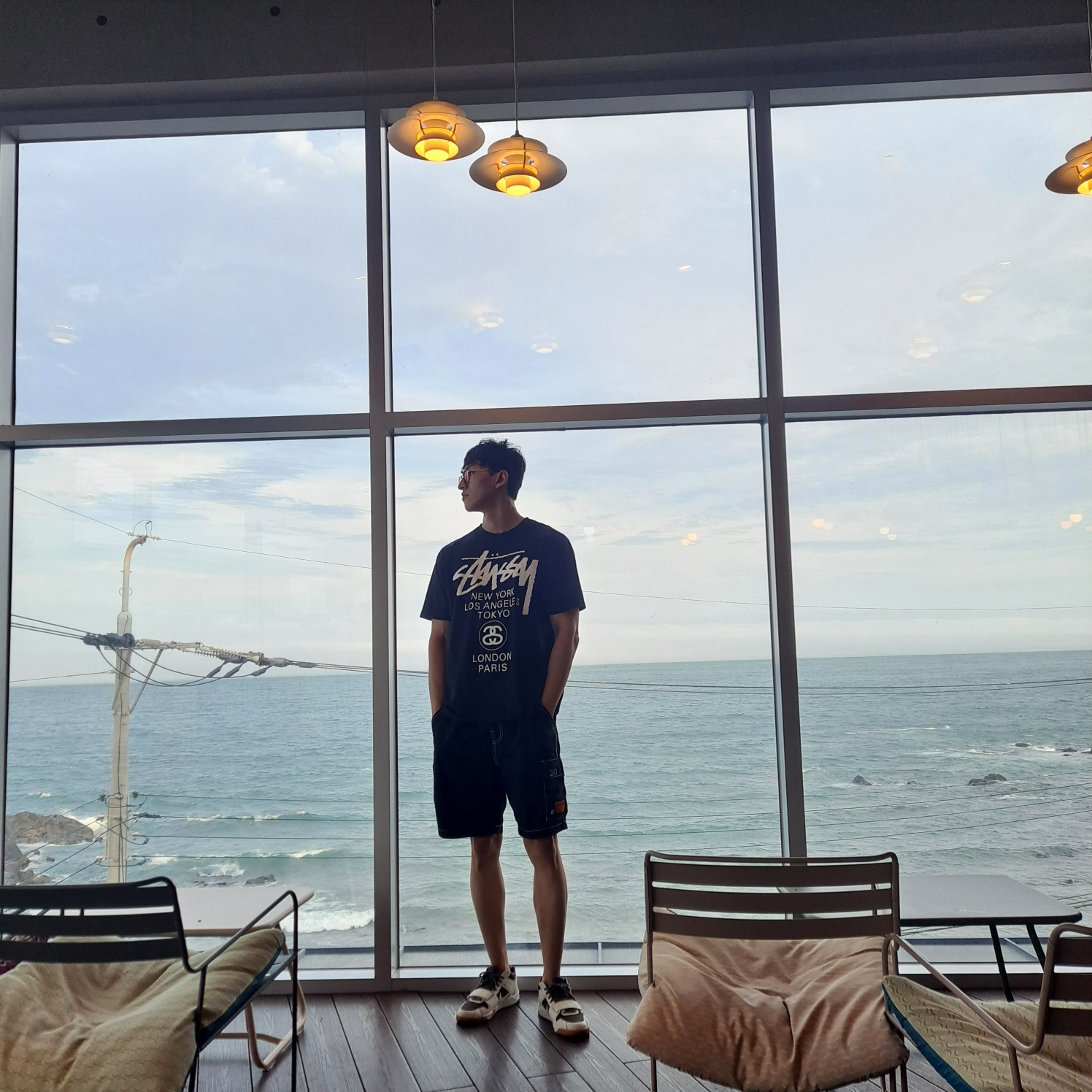 Stussy World Tour T-Shirt Black 2024,2025, Jordan x Travis Scott Jumpman Jack TR Sail and Dark Mocha 착용 스타일