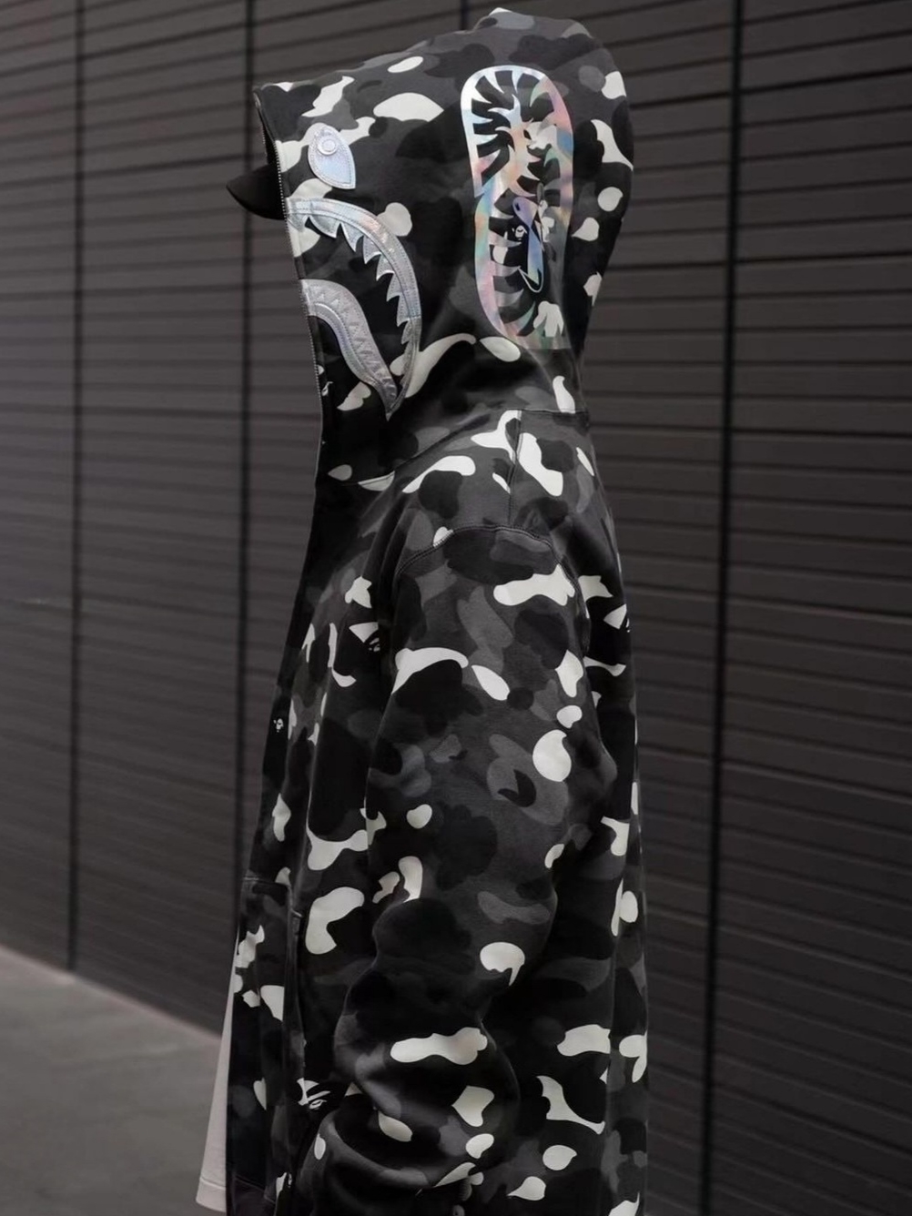 BAPE City Camo Shark Full Zip Hoodie Black 착용 스타일