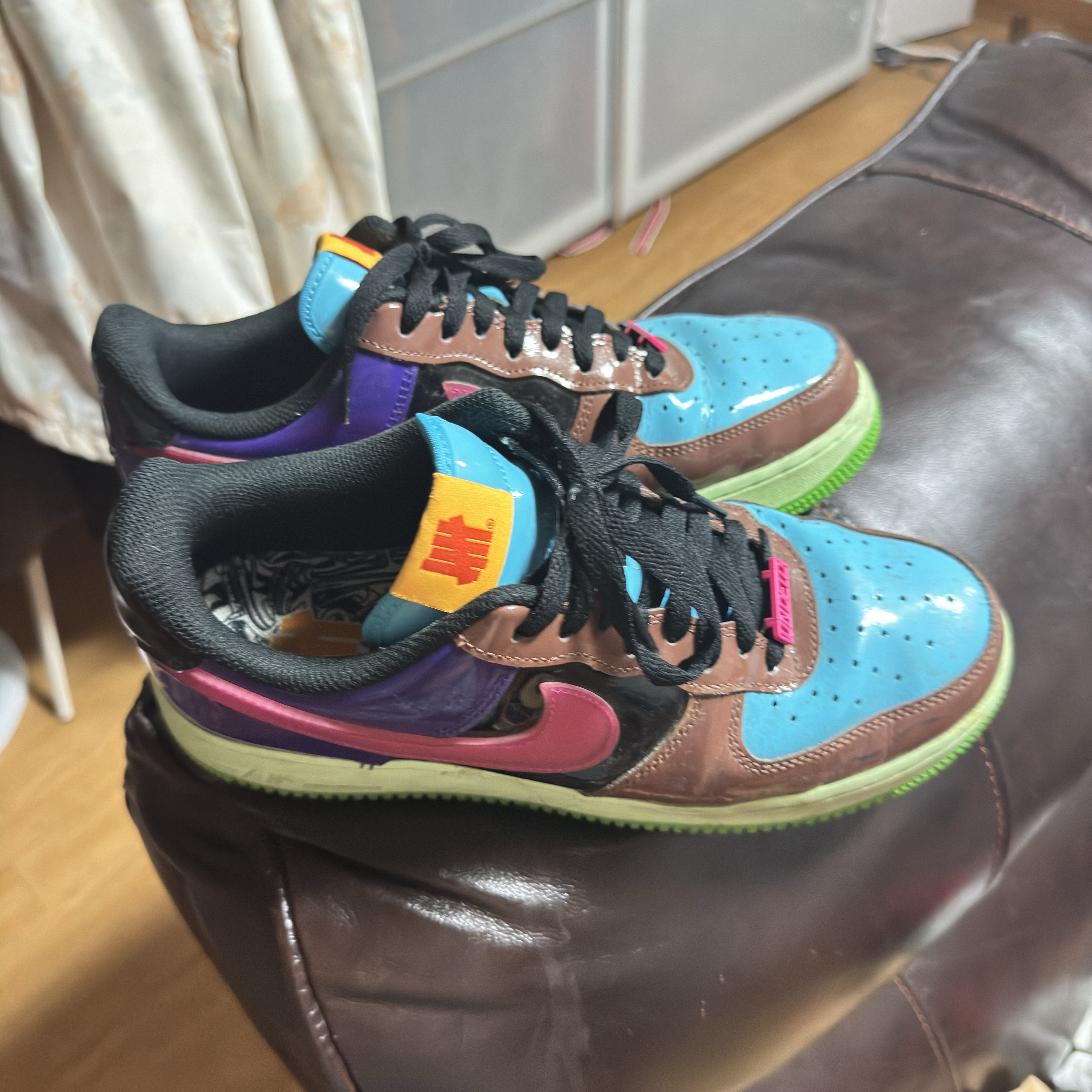 Nike x Undefeated Air Force 1 Low SP Multi Patent Pink Prime 착용 스타일