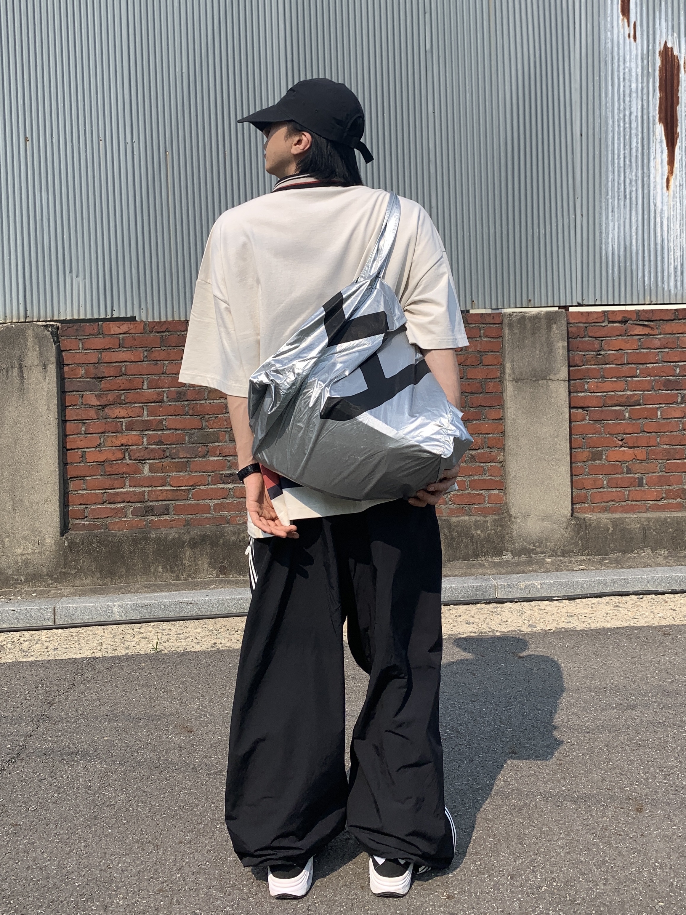 Nike x Comme des Garcons Homme Plus Air Max Sunder SP White Black, Balenciaga x Adidas Tracksuit Trousers Black 착용 스타일 - 5