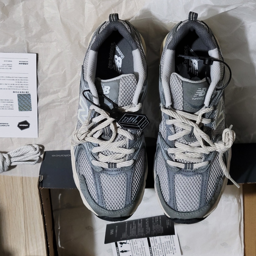New Balance 530 Premium Vintage Grey Matter 착용 스타일