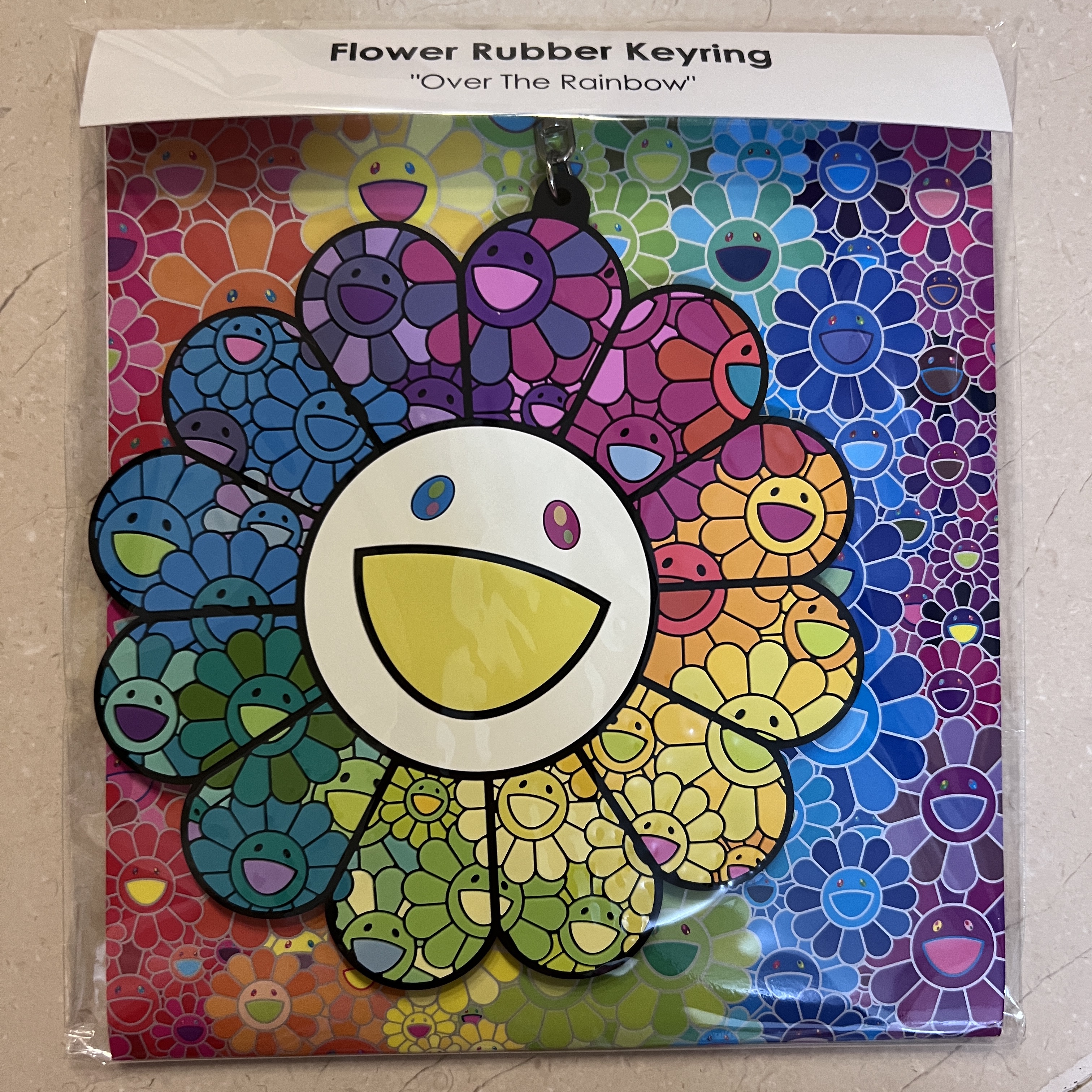 Kaikai Kiki Flower Rubber Keyring Over The Rainbow 착용 스타일