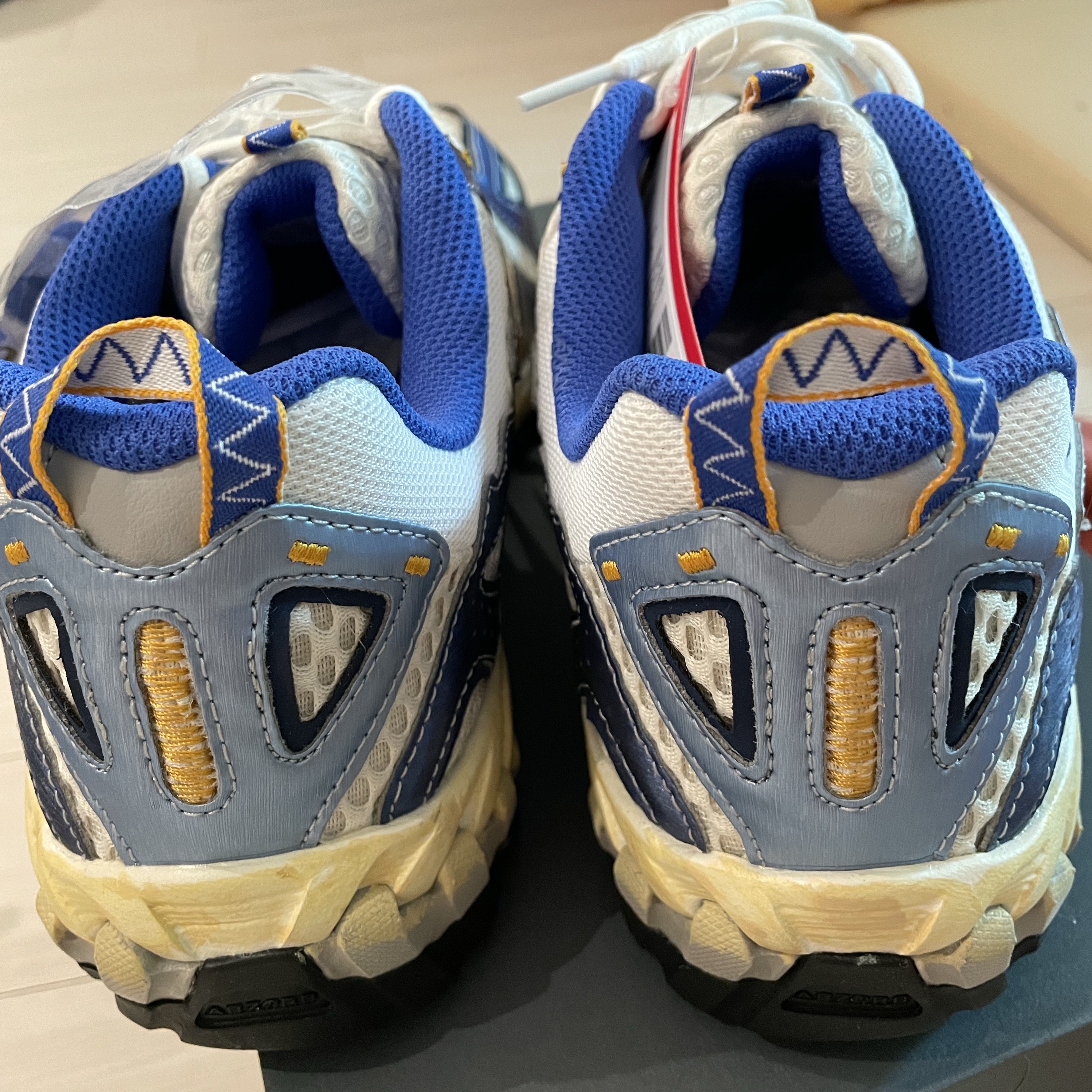 New Balance x Yeseyesee ML610 Atlantic Blue Varsity Gold 착용 스타일 - 4