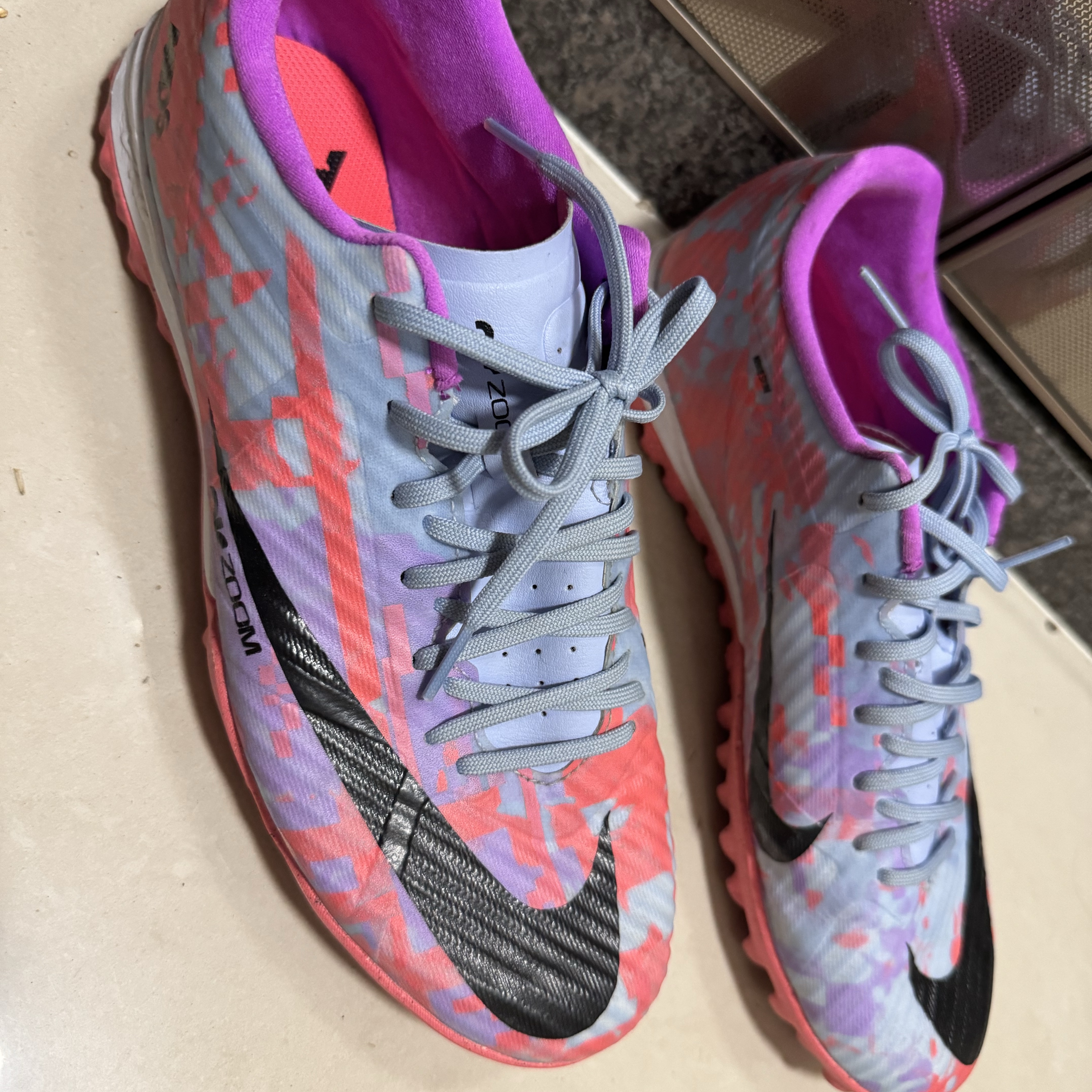 Nike Zoom Mercurial Dream Speed Vapor 15 Academy TF Cobalt Bliss Fuchsia Dream 착용 스타일