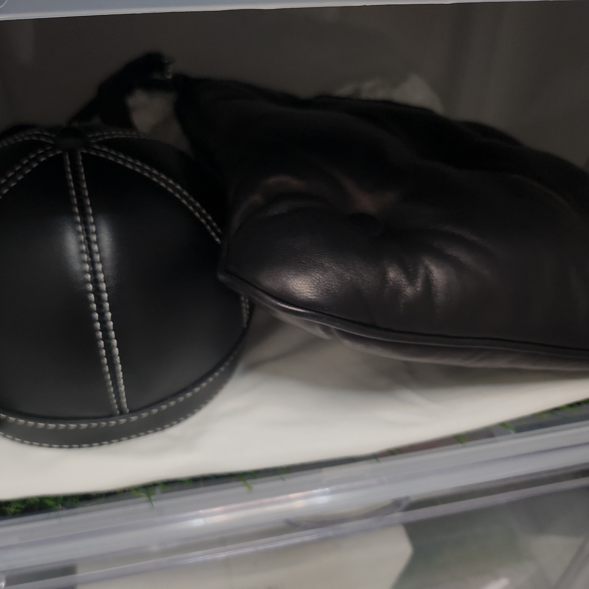 Maison Margiela Glam Slam Flat Bag Black 착용 스타일 - 4