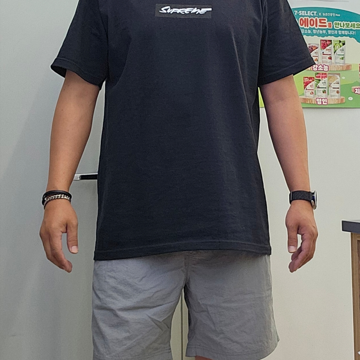 Supreme Futura Box Logo T-Shirt Black - 24SS, Patagonia Baggies Longs 7 Inch Forge Grey 착용 스타일 - 2
