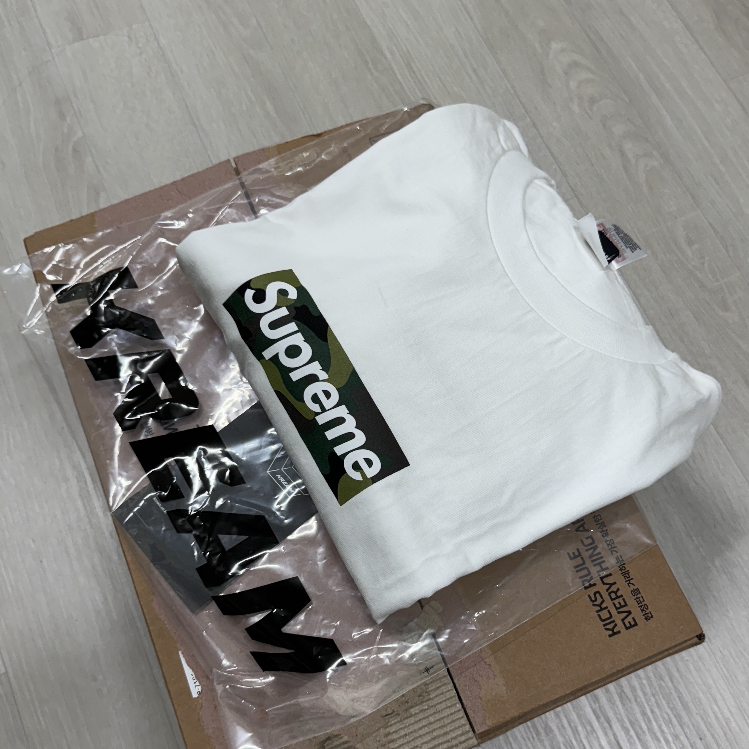 Supreme Box Logo T-Shirt White - 23FW 착용 스타일