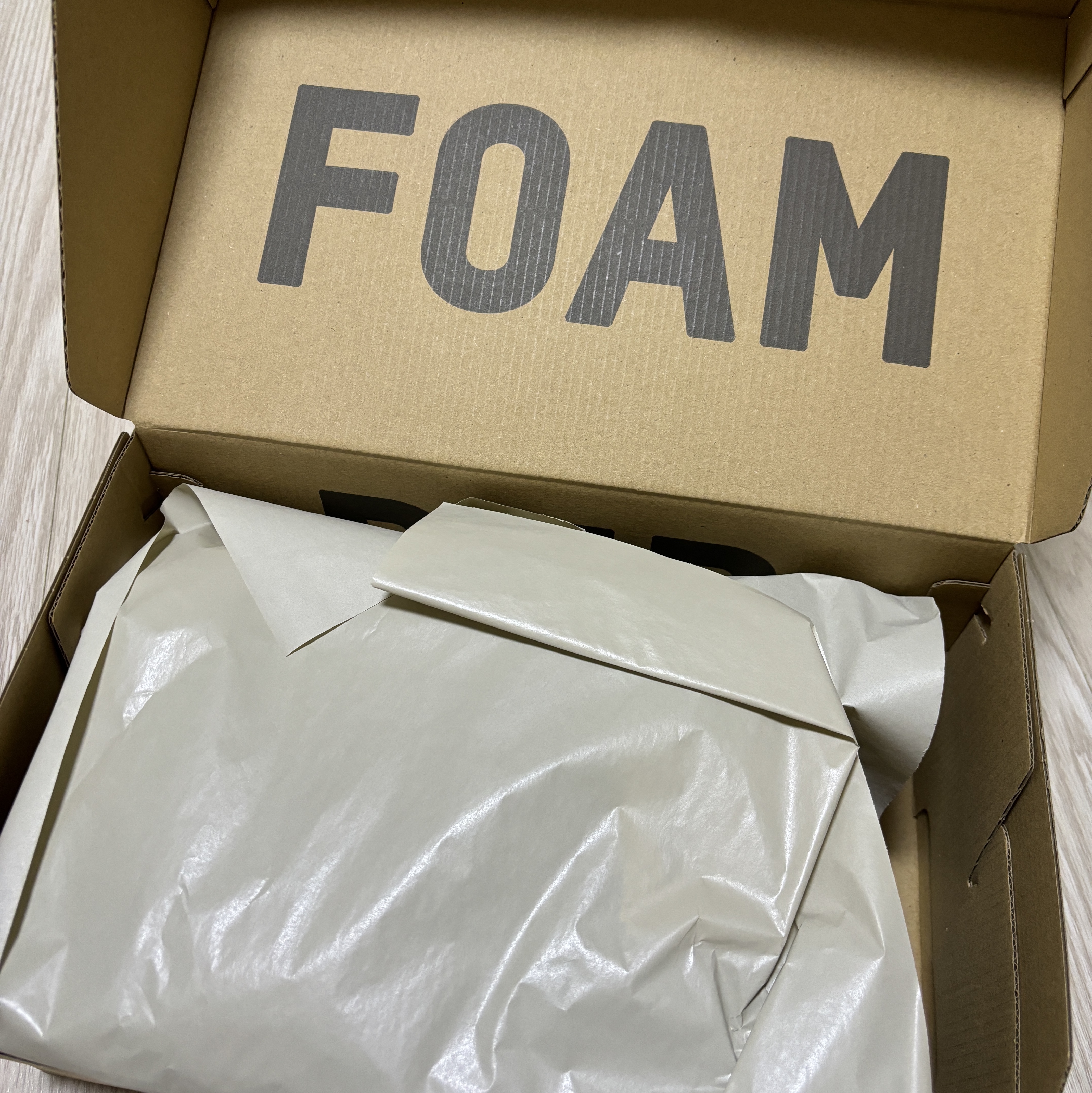 Adidas Yeezy Foam RNNR Onyx 착용 스타일 - 4
