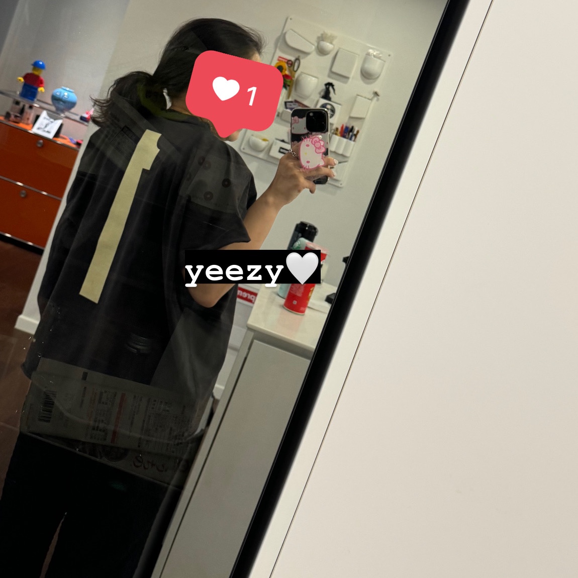 Yeezy One Box T-Shirt Black 착용 스타일 - 1