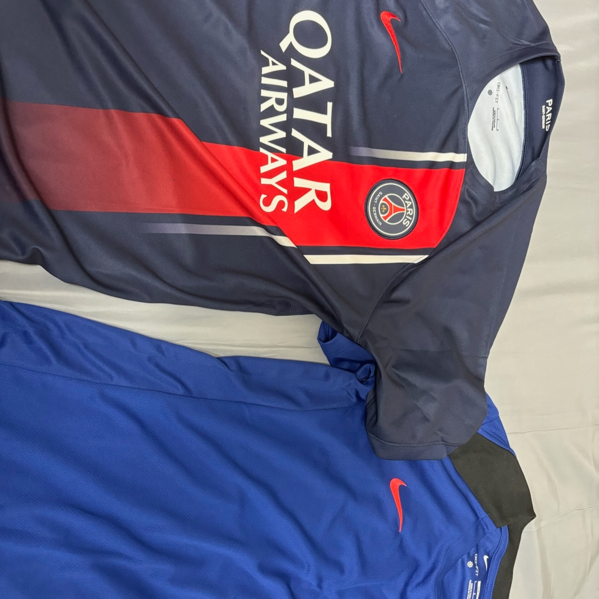 Nike Korea Dri-Fit Strike Knit Football Top Global Blue, Nike Paris Saint-Germain 2023/24 Dri-Fit Stadium Home Jersey Midnight Navy (Non Marking Ver.) 착용 스타일