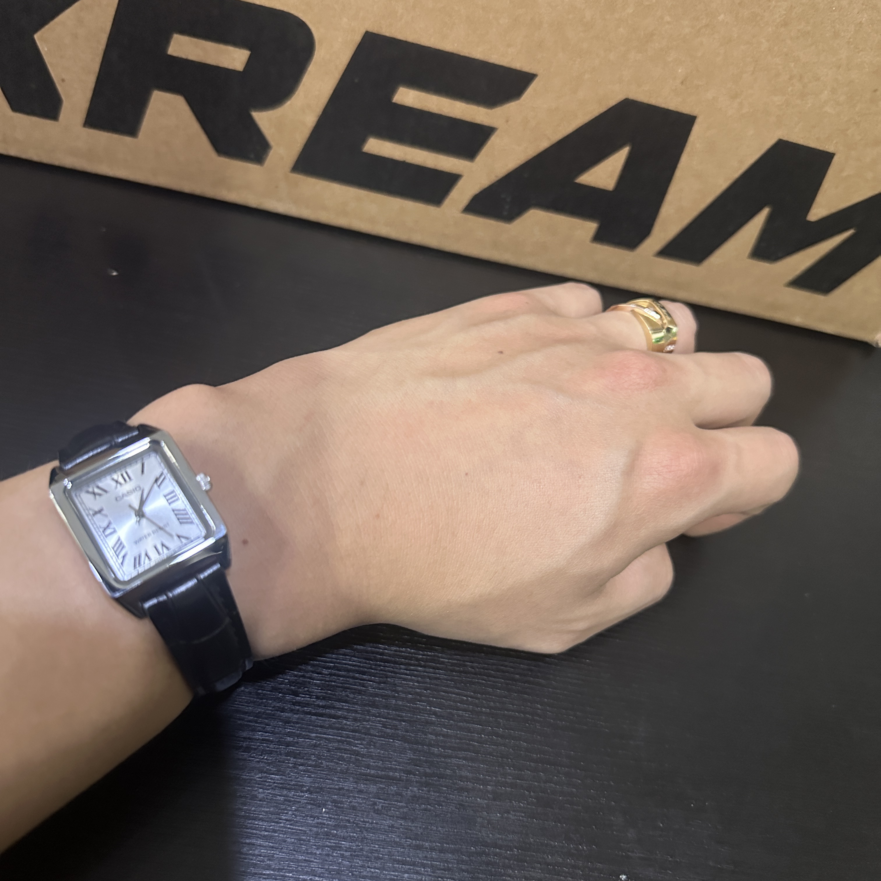 Casio LTP-V007L-7B1 착용 스타일