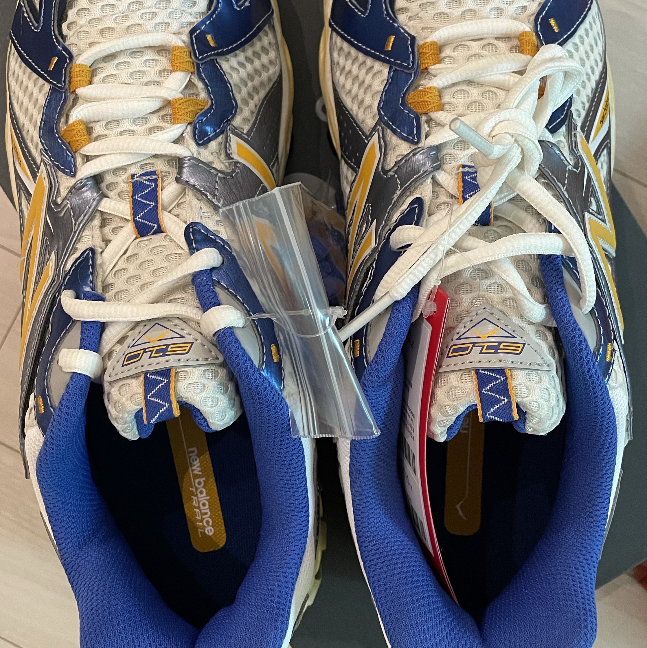 New Balance x Yeseyesee ML610 Atlantic Blue Varsity Gold 착용 스타일 - 2