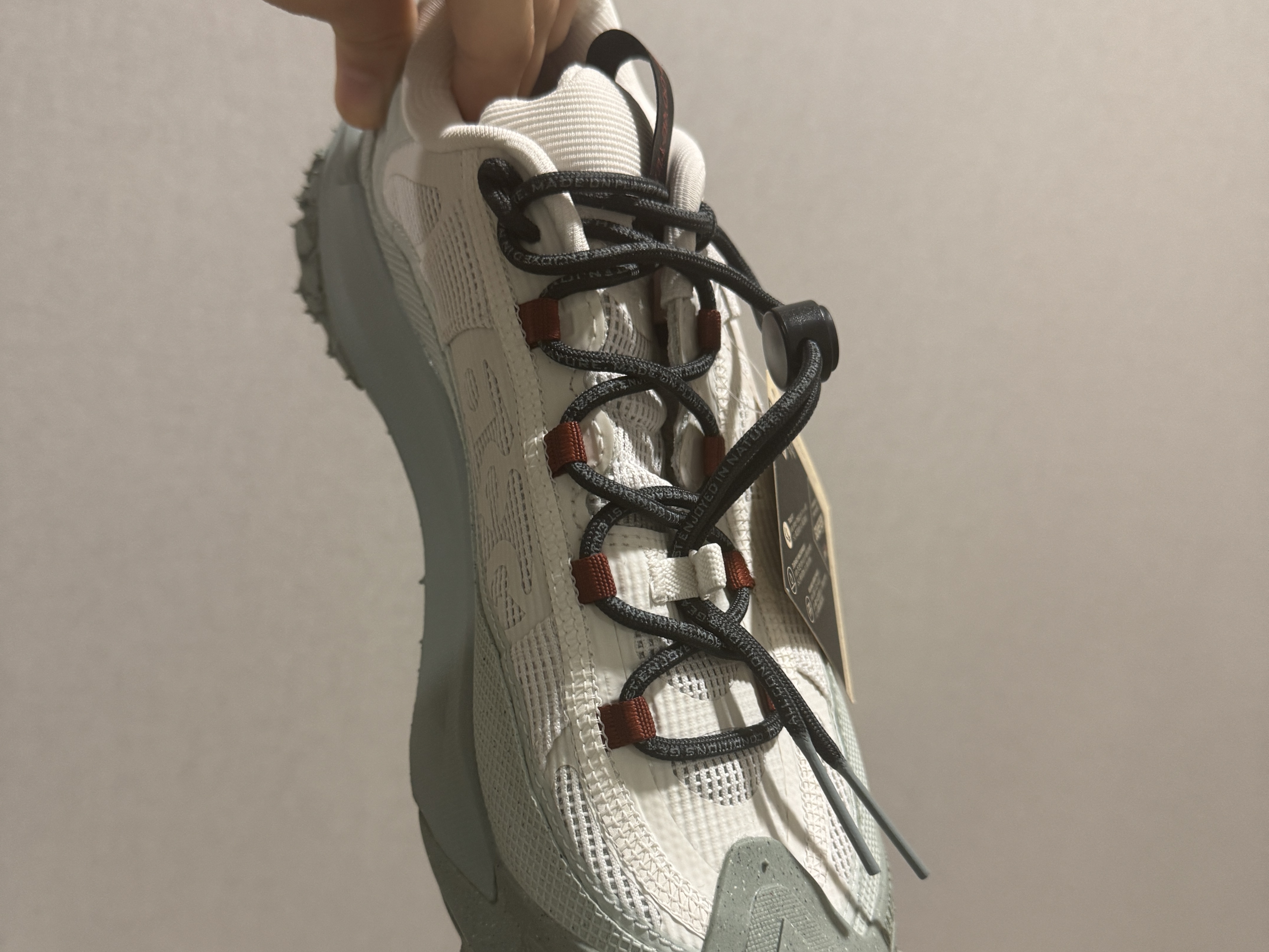 Nike ACG Mountain Fly 2 Low Gore-Tex Phantom Dark Smoke Grey 착용 스타일 - 2