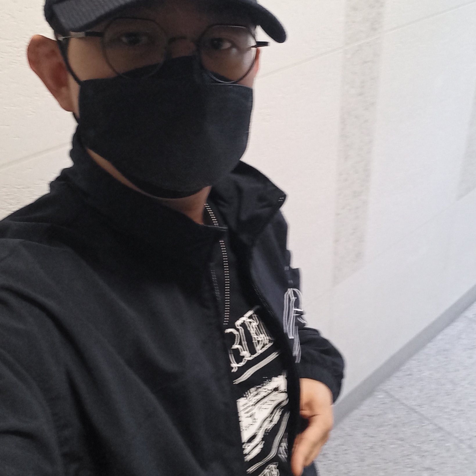 Supreme x Corteiz Rules The World T-Shirt Black - 23FW, Supreme Curve Track Jacket Black - 24SS 착용 스타일 - 3